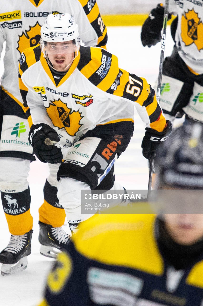 Skellefteås Emil Djuse jublar