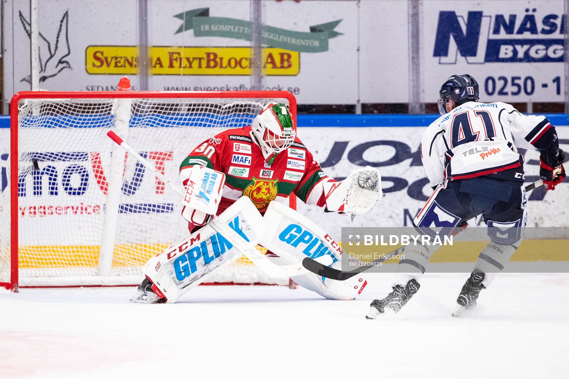 Linköpings Broc Little gör 0-2 bakom Moras målvakt Janne