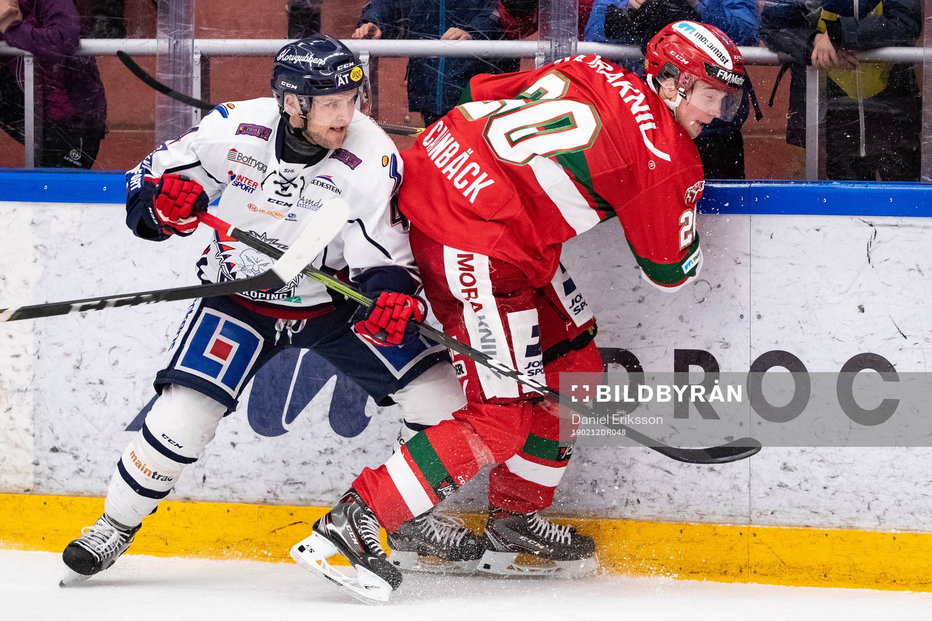 Linköpings Chad Billins  och Moras Nils Carnbäck