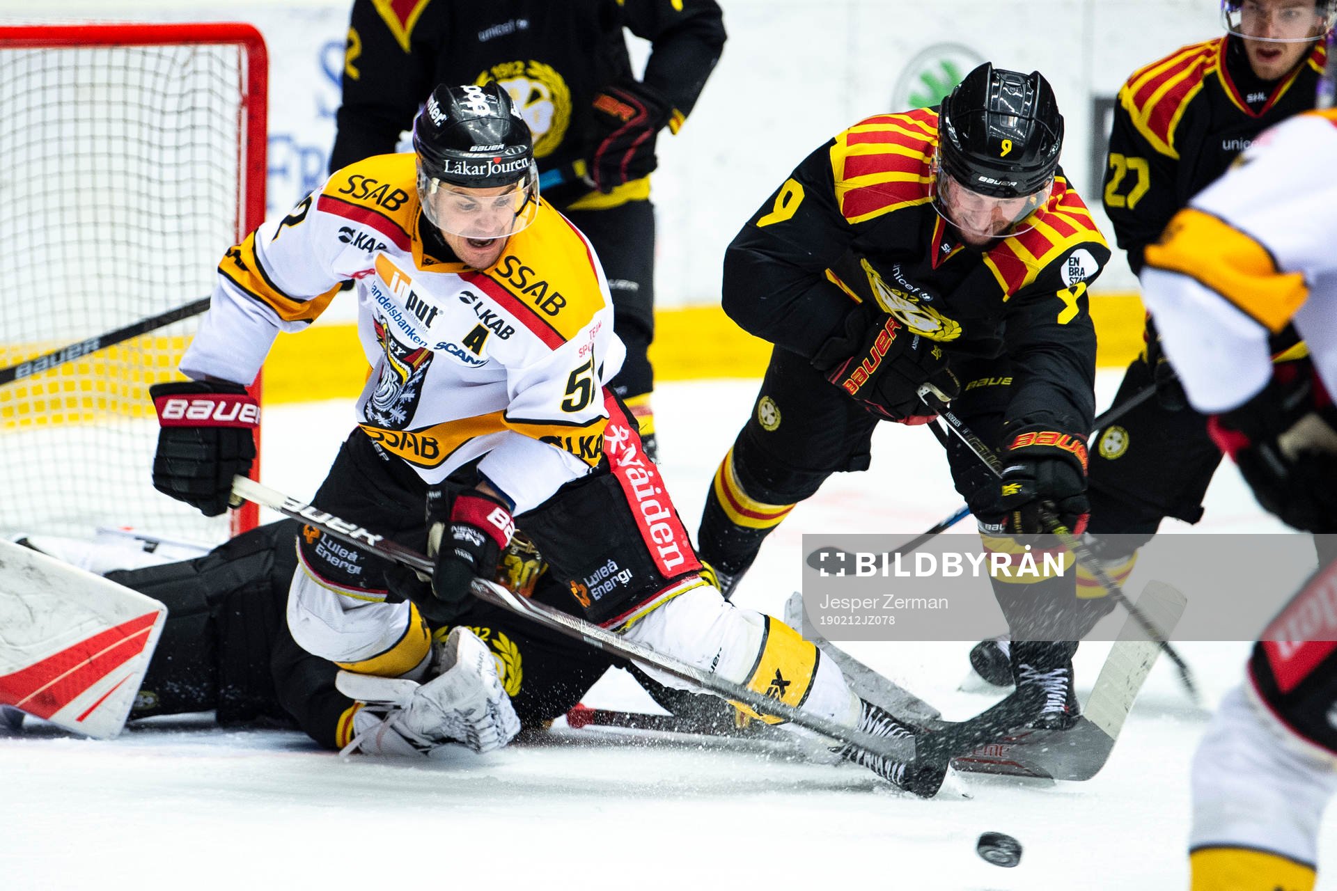 Luleås Karl Fabricius och Brynäs Niclas Andersén i kamp