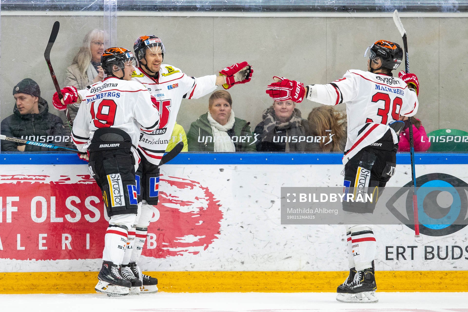 Örebros Marcus Weinstock jublar med lagkamrater