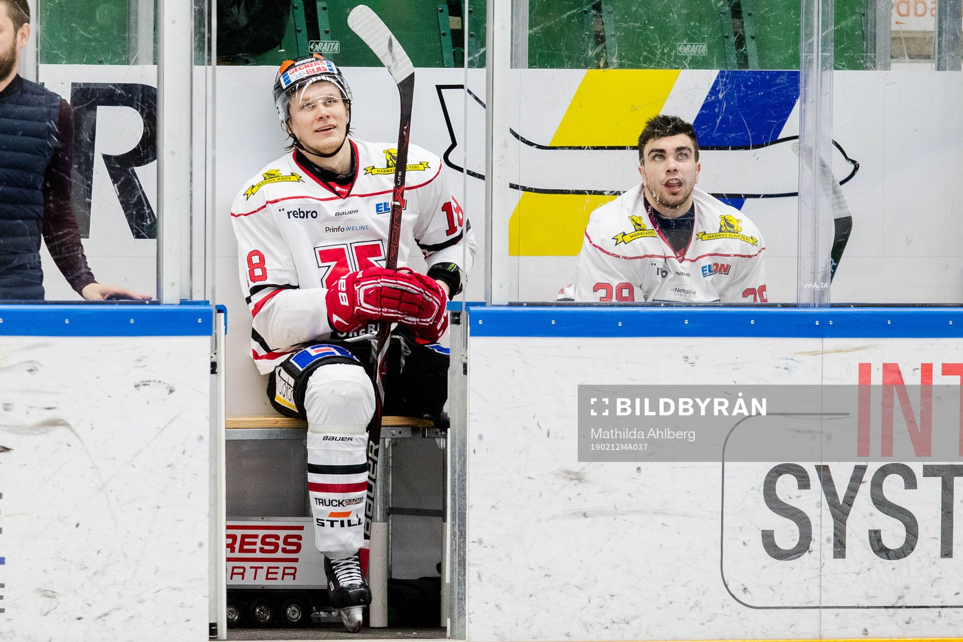 Örebros Tyson Spink och Jordan Boucher i utvisningsbåset