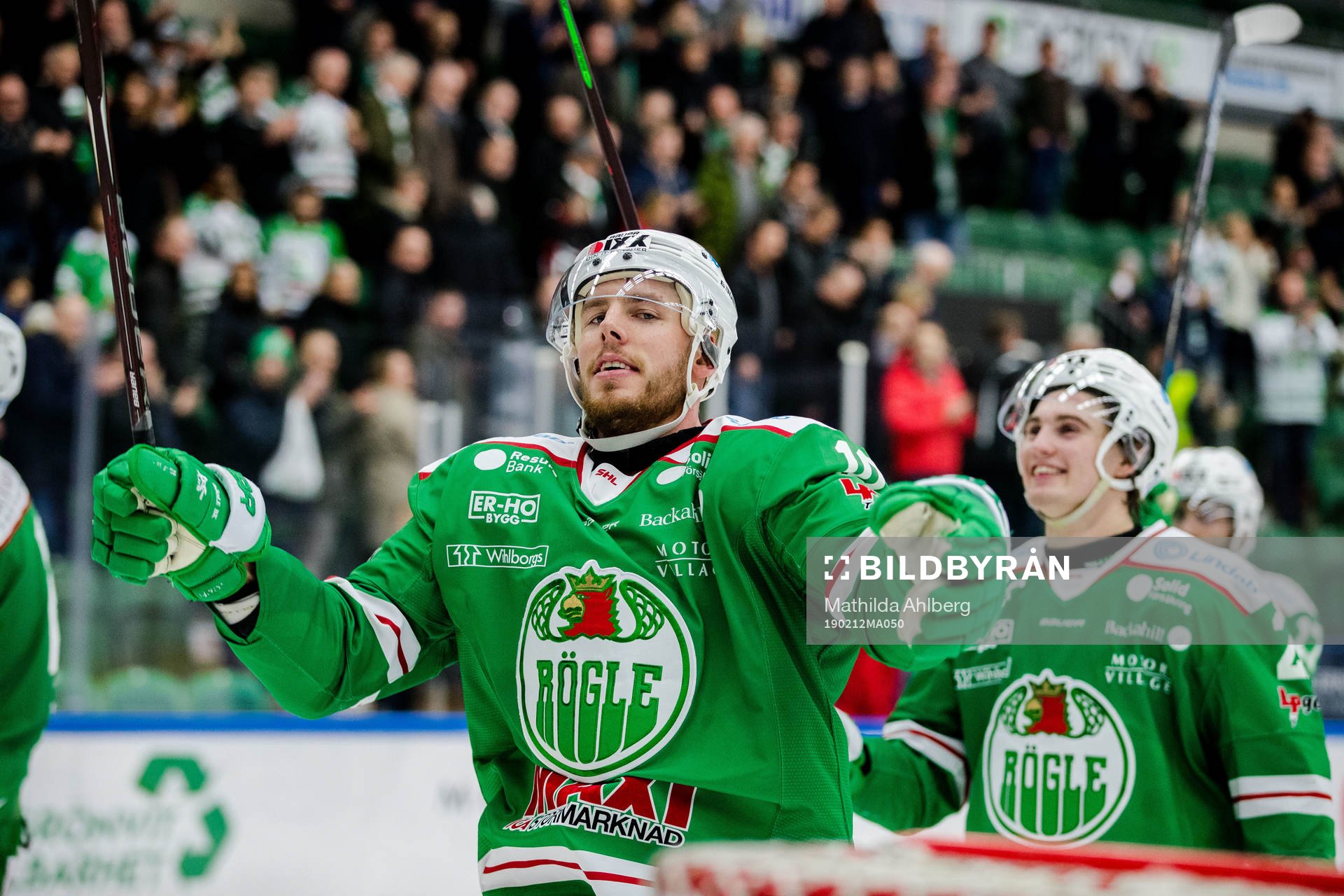 Rögles Matt Carey jublar