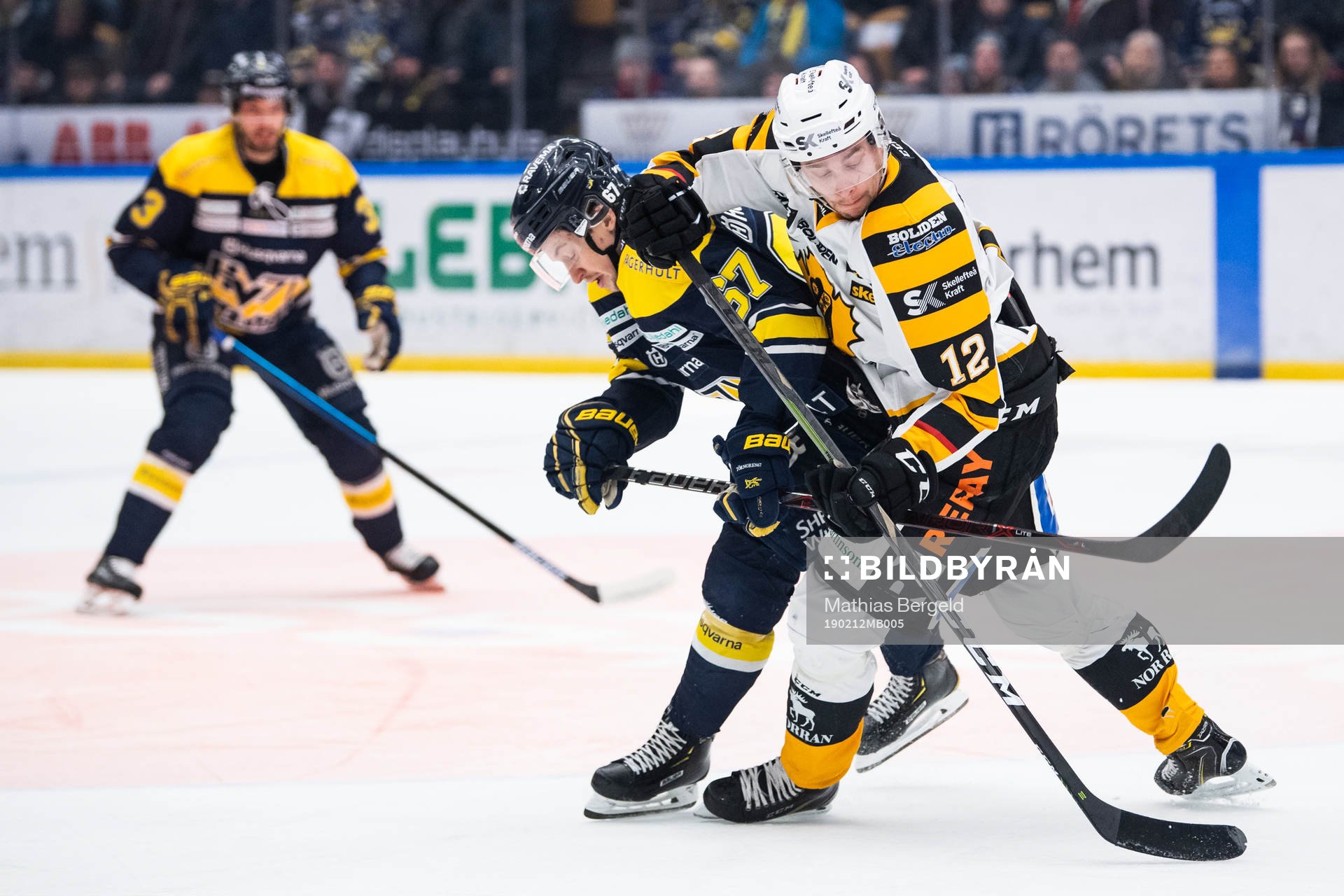 s Christoffer Törngren och Skellefteås Adam Pettersson i