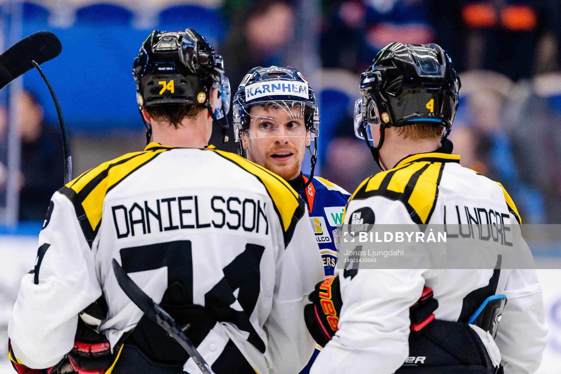 Växjös Brendan Shinnimin pratar med Brynäs Nicklas