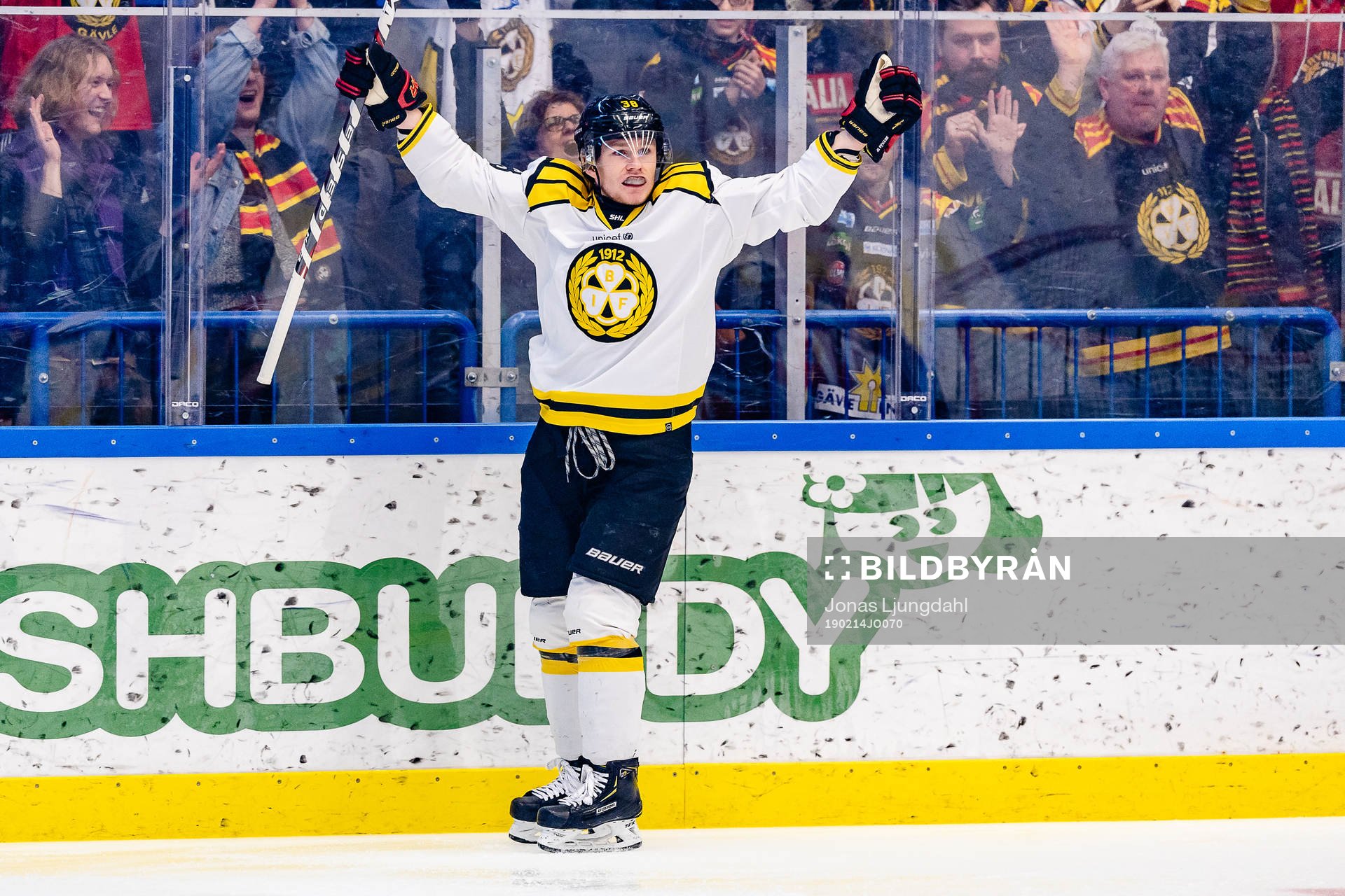 Brynäs Adrian Elefalk jublar