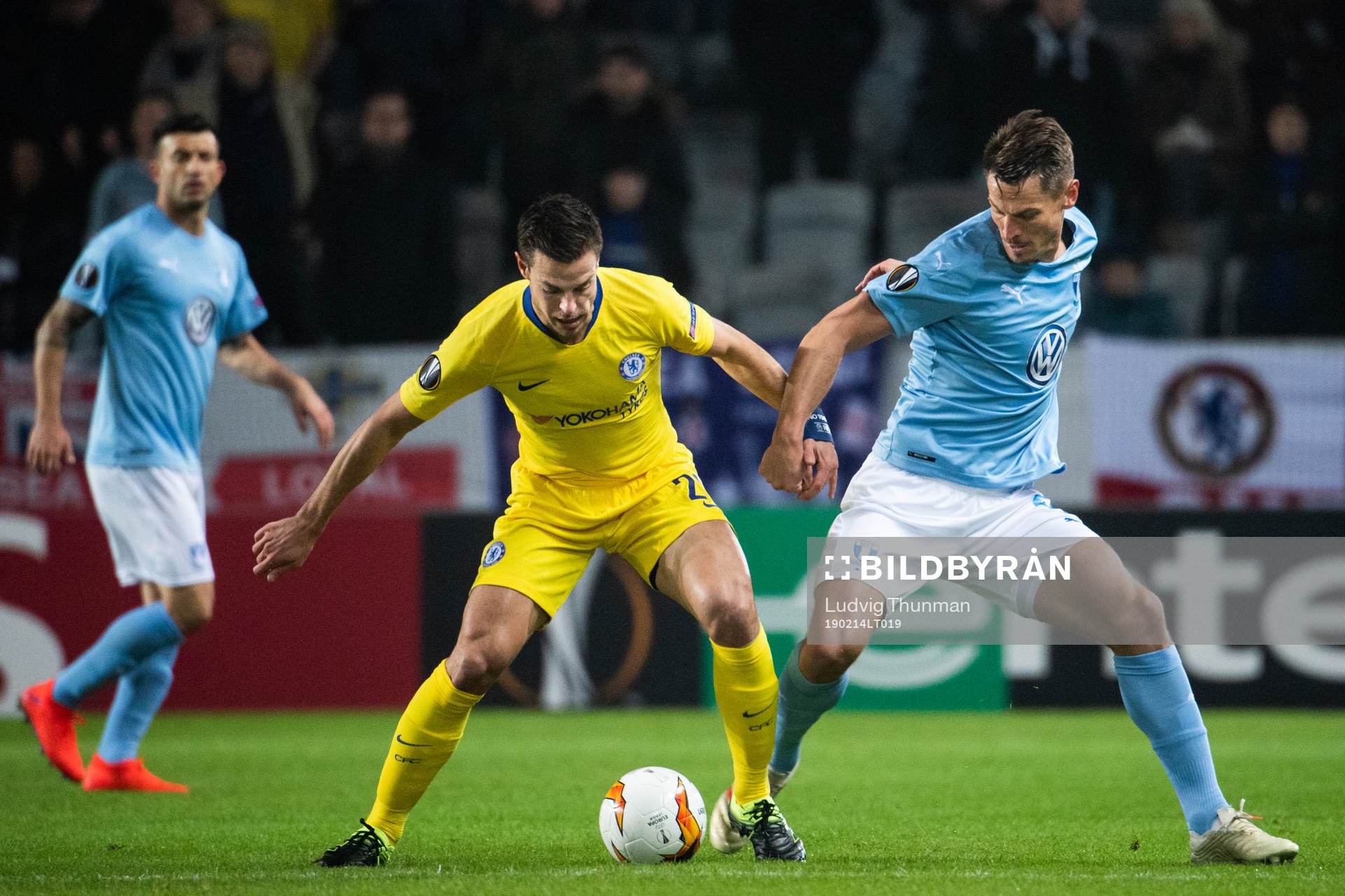 Cesar Azpilicueta of Chelsea and Markus Rosenberg of Malmö