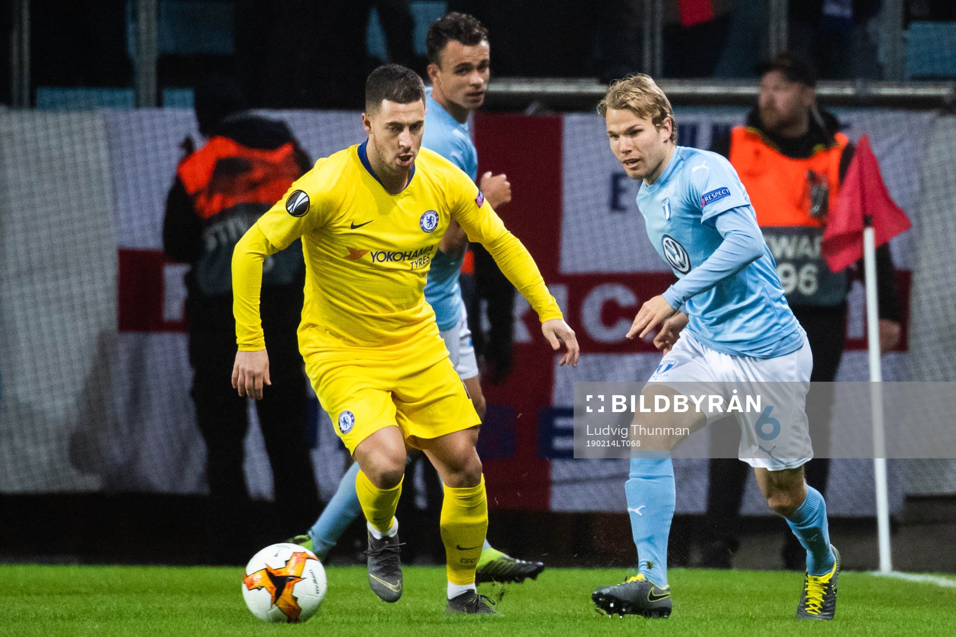 Eden Hazard of Chelsea and Oscar Lewicki of Malmö FF