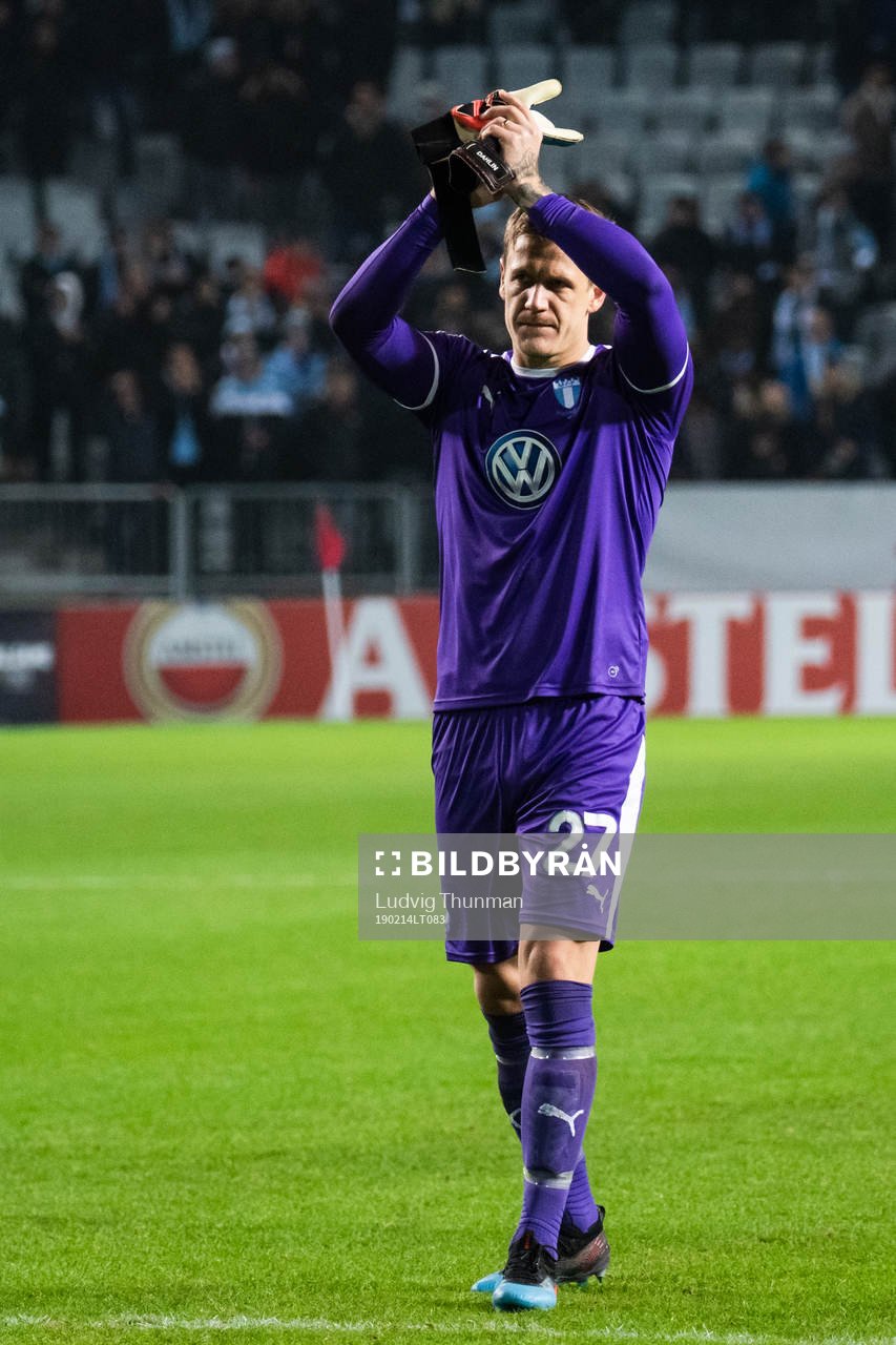 goalkeeper Johan Dahlin of Malmö FF recognizes the audience