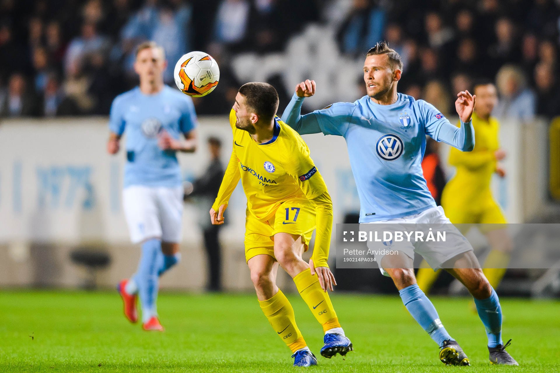 Mateo Kovacic of Chelsea and Arnór Ingvi Traustason of