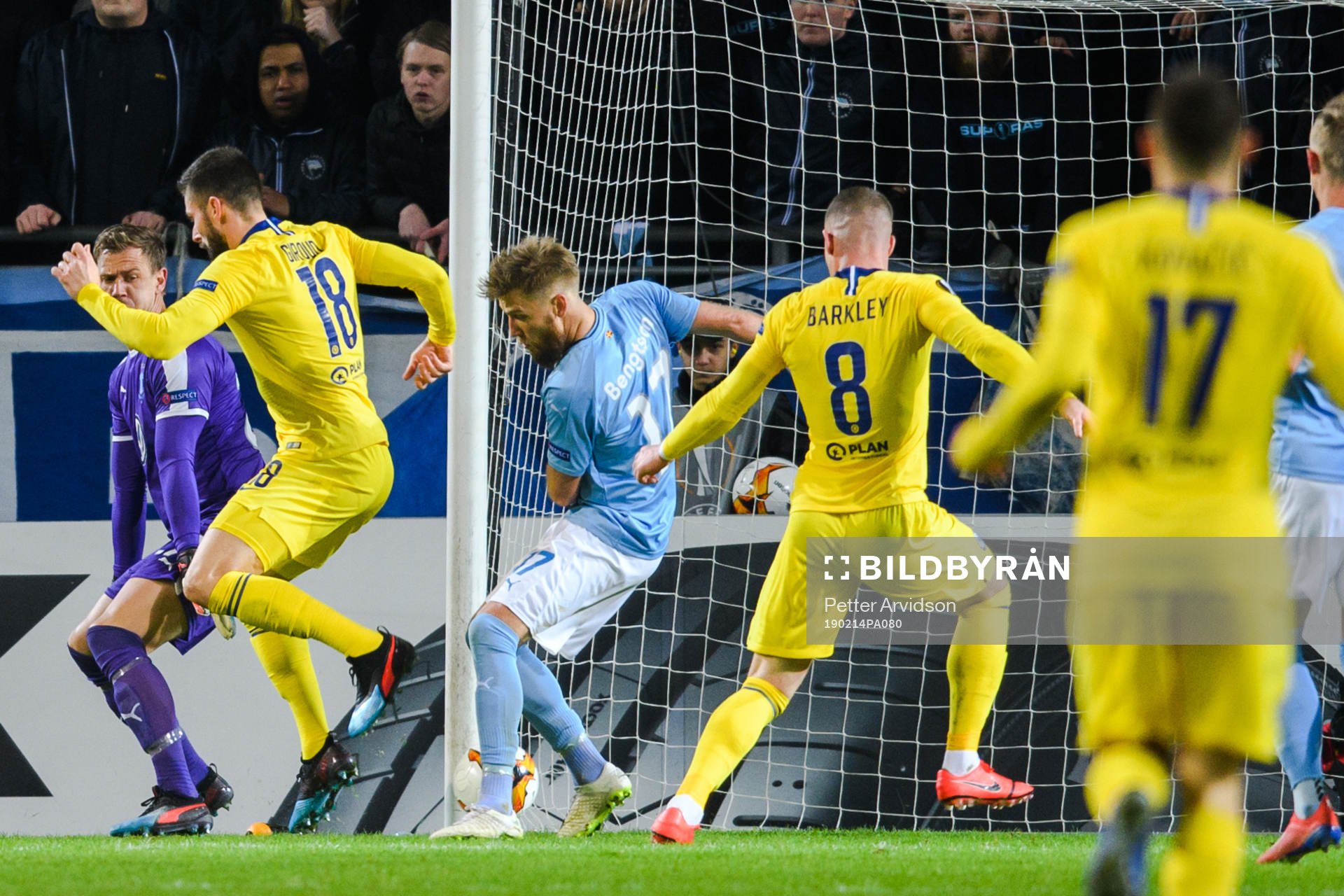 Olivier Giroud of Chelsea scores 0-2 behind goalkeeper