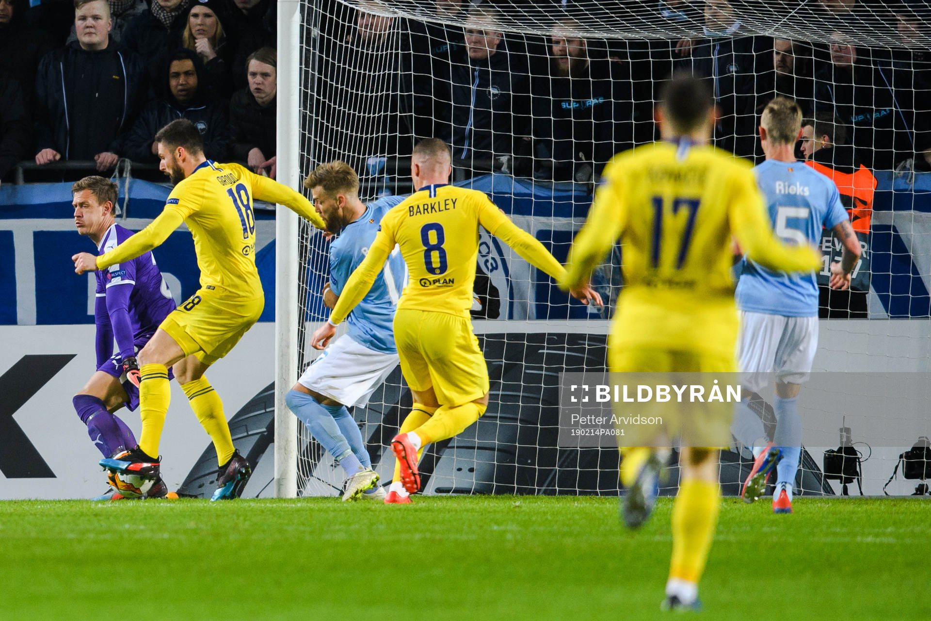 Olivier Giroud of Chelsea scores 0-2 behind goalkeeper