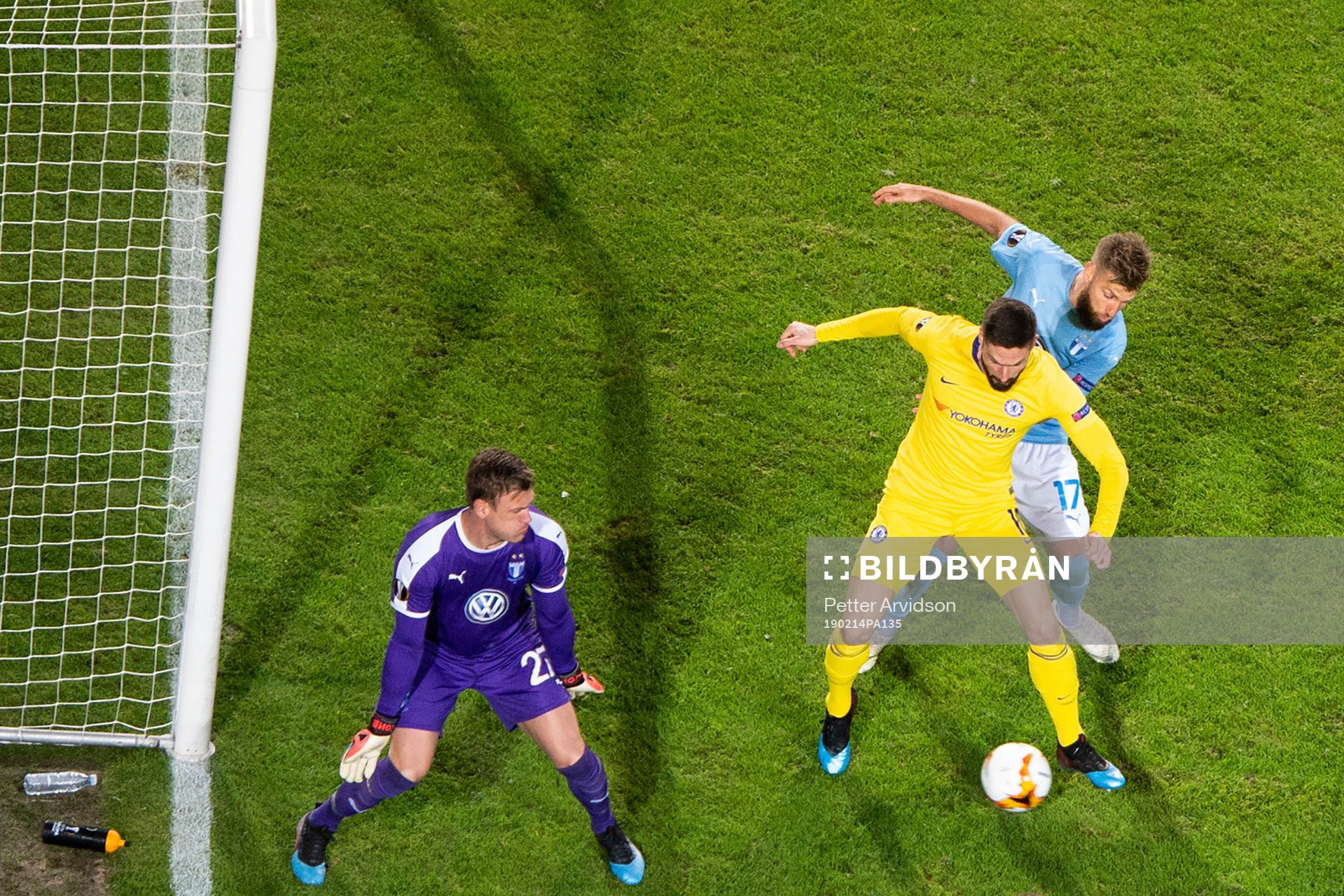 Olivier Giroud of Chelsea scores the 0-2 goal in action