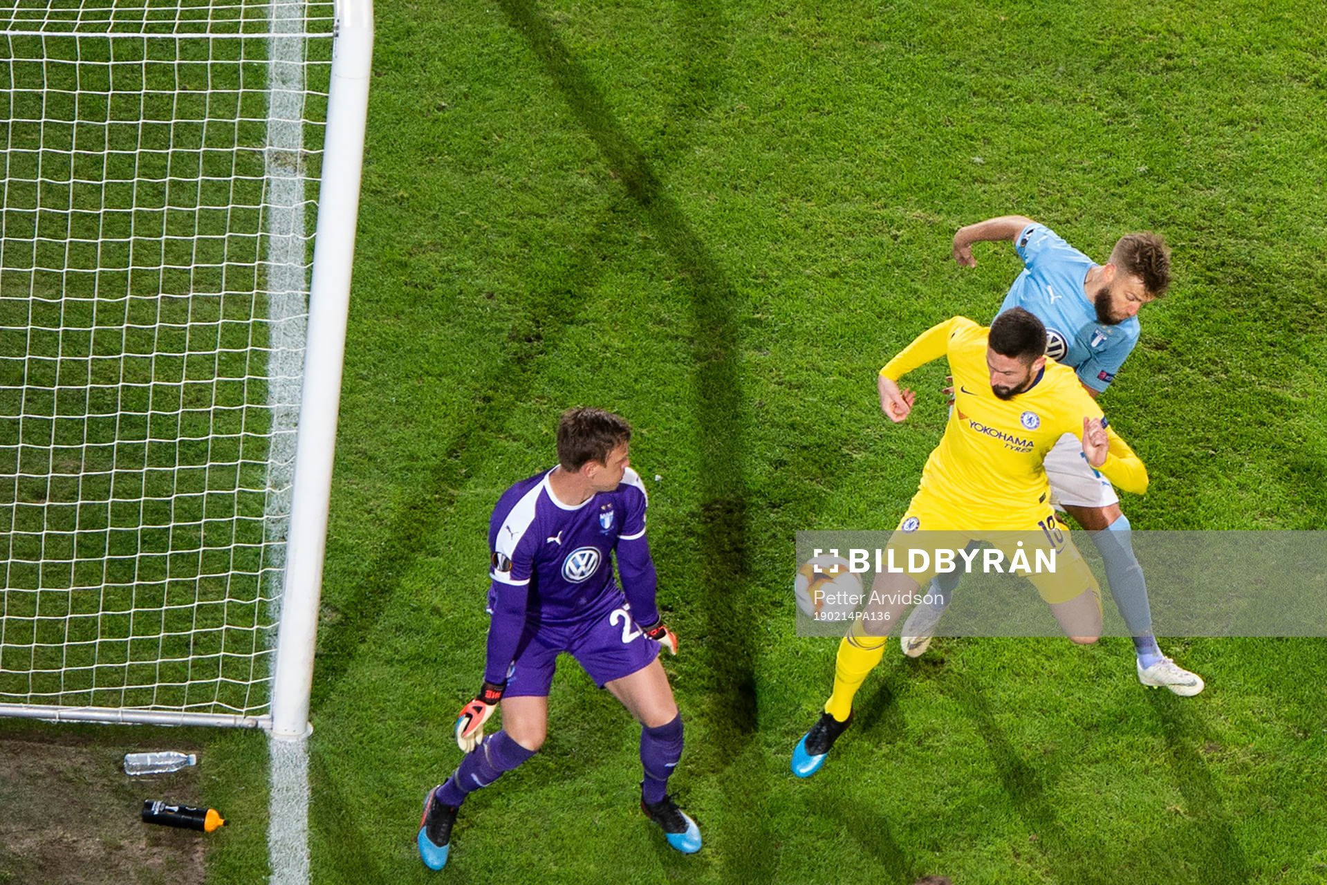 Olivier Giroud of Chelsea scores the 0-2 goal in action