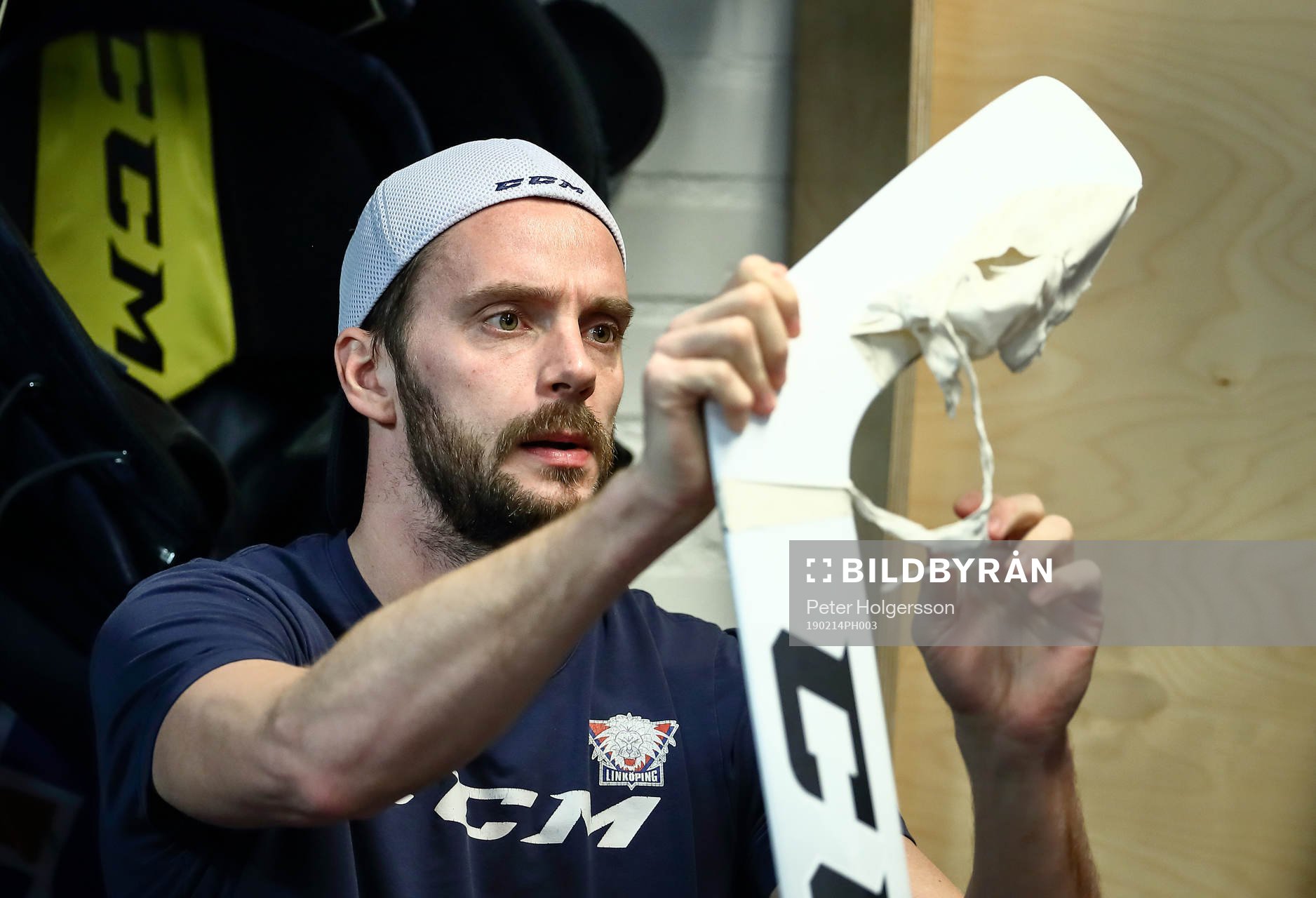 Linköpings målvakt Jonas Gustavsson före ishockeymatchen