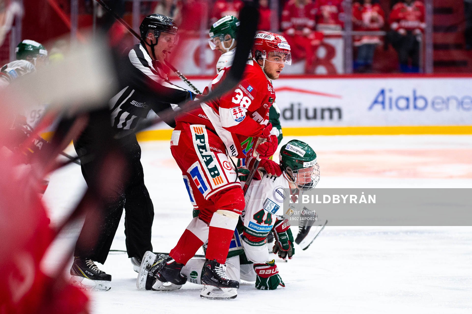 Timrås Jacob Olofsson och Frölundas Lucas Raymond