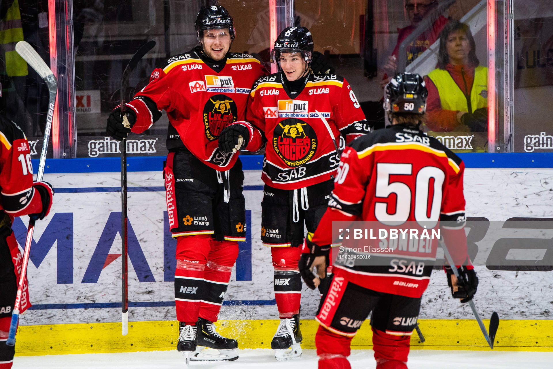 Luleås Petter Emanuelsson och Austin Farley jublar