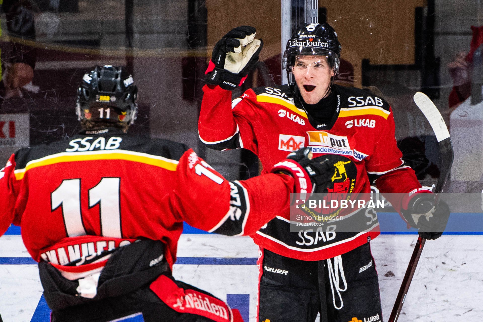 Luleås Petter Emanuelsson och Austin Farley jublar