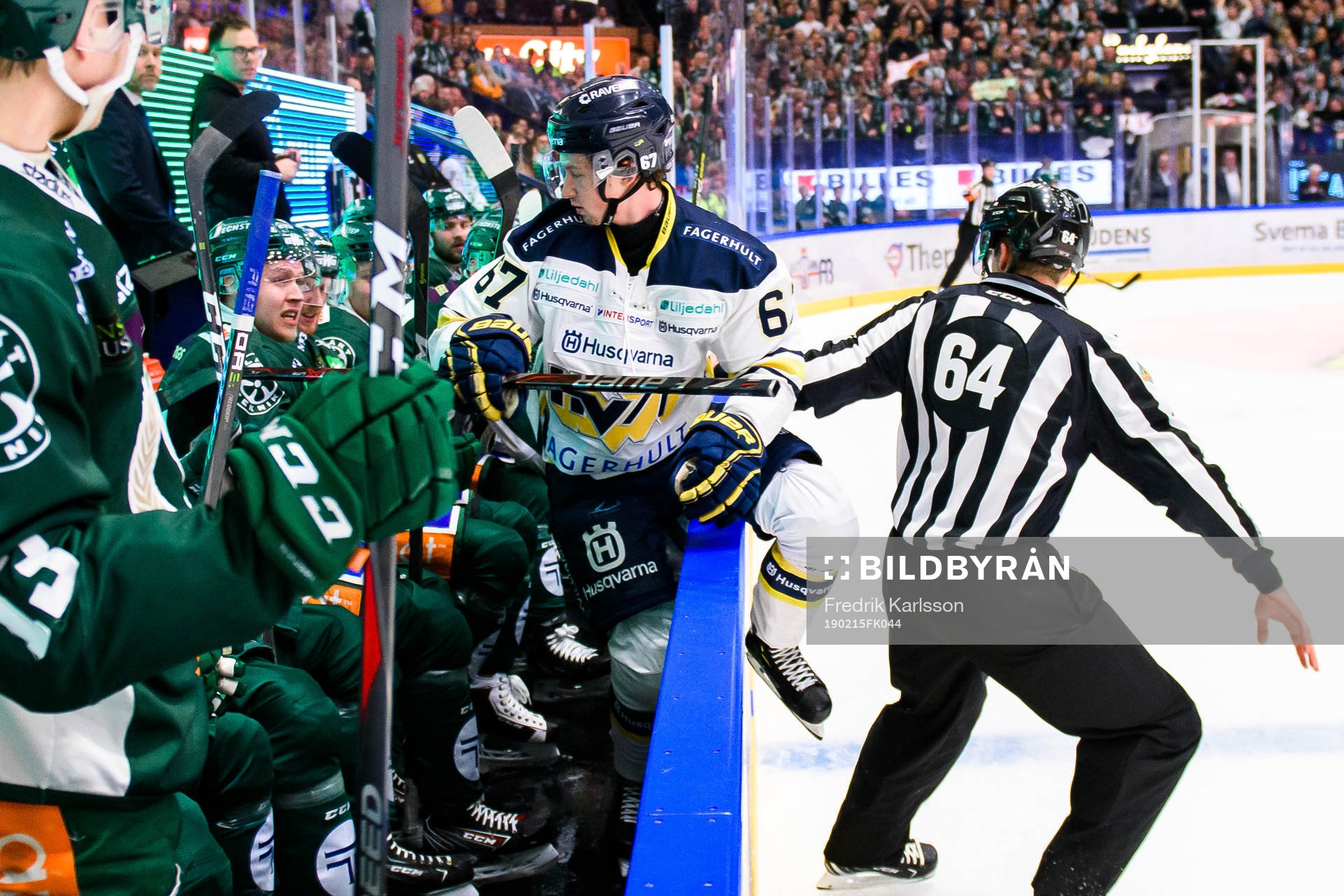s Christoffer Törngren blir inlackad i Färjestads bås