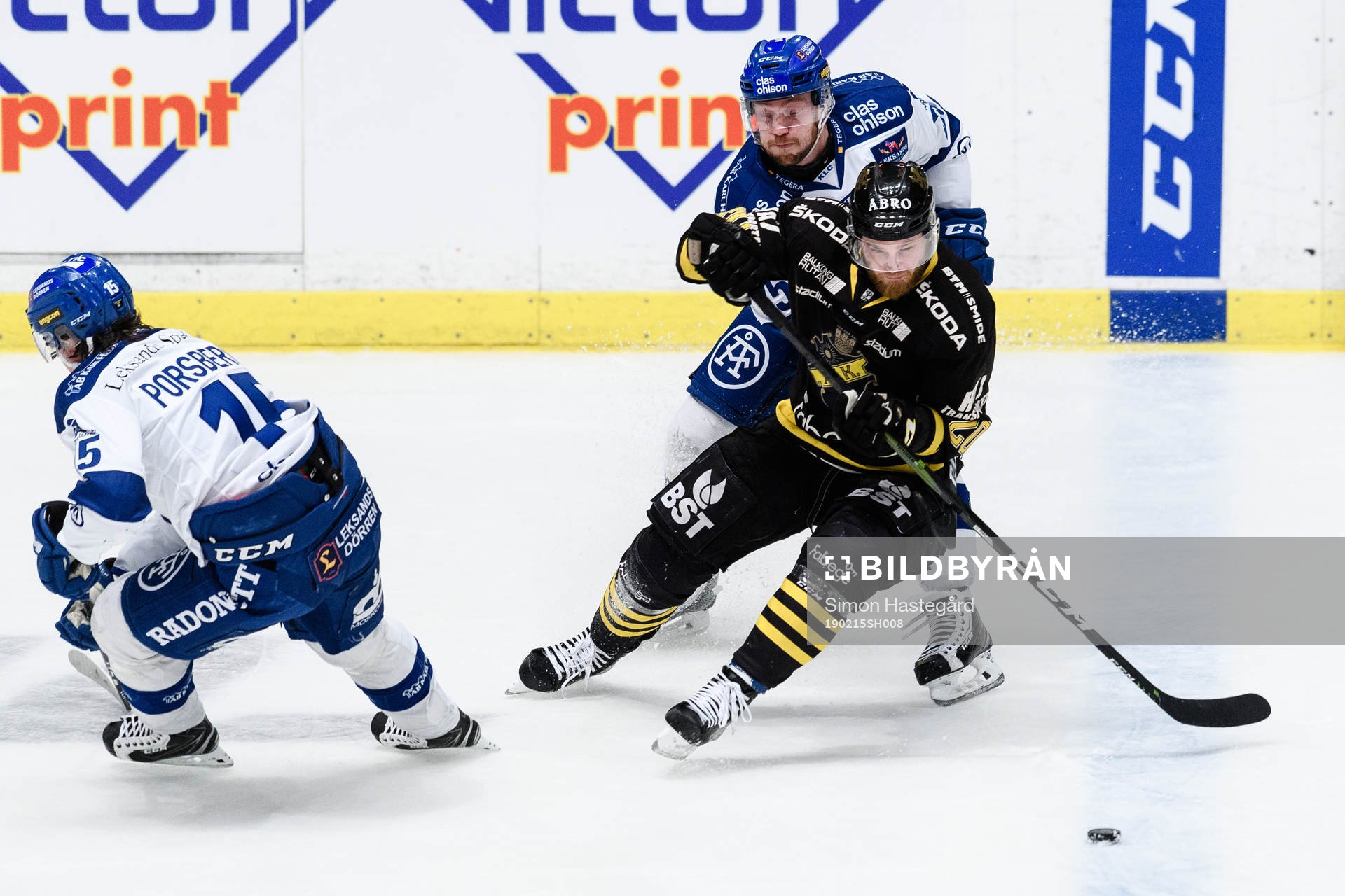 Leksands Johan Porsberger och Jesper Ollas i en kamp mot