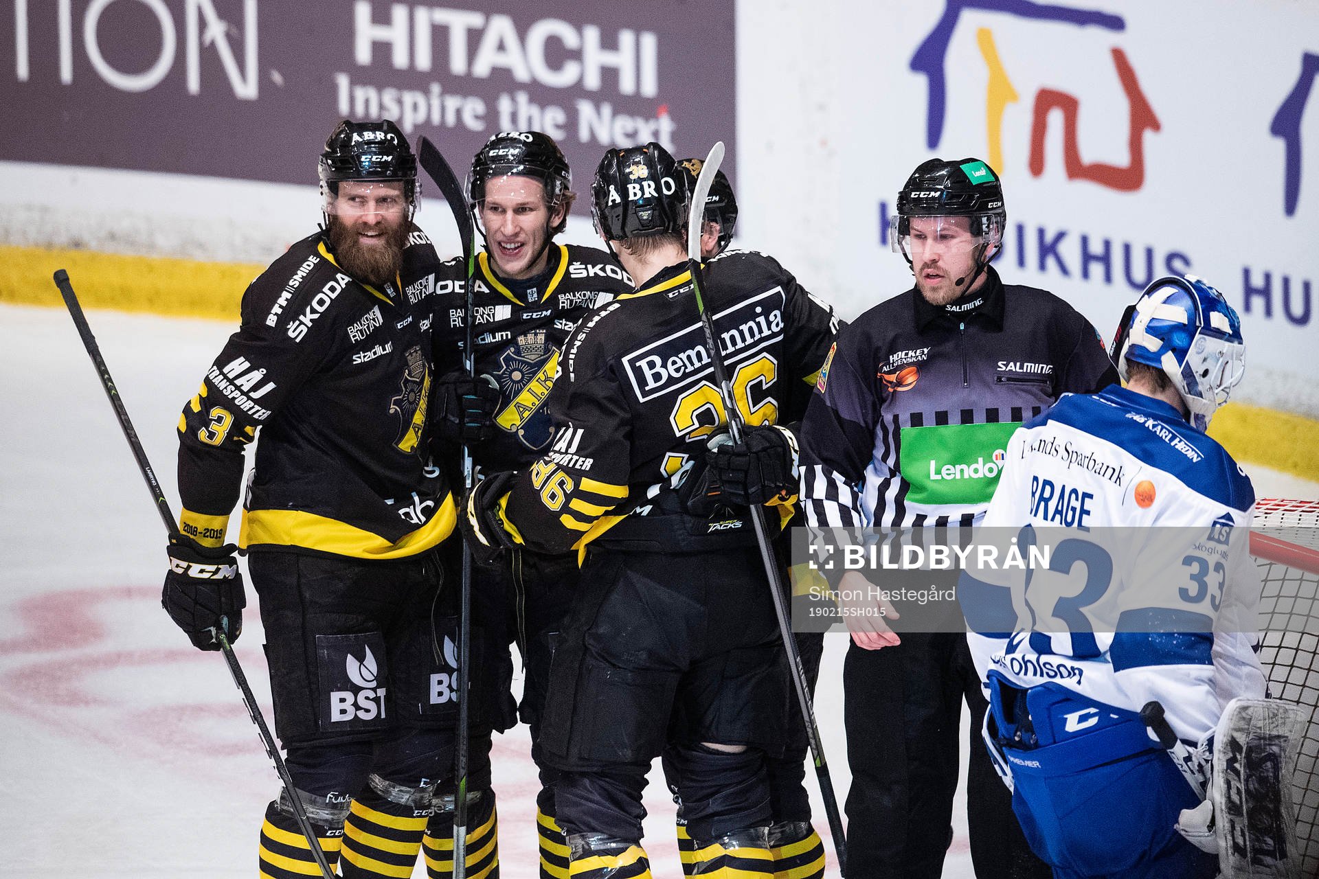 s Johan Larsson, Fredric Weigel jublar med Anton Holm