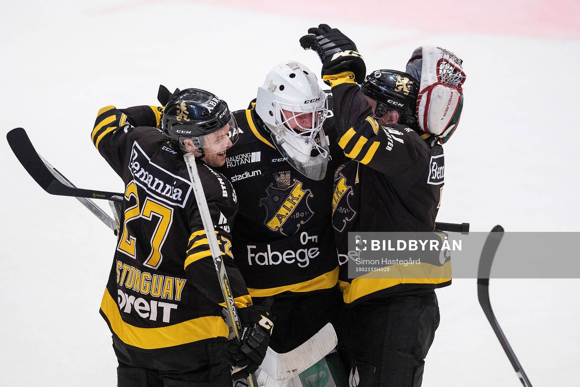 s målvakt Robin Wallin jublar