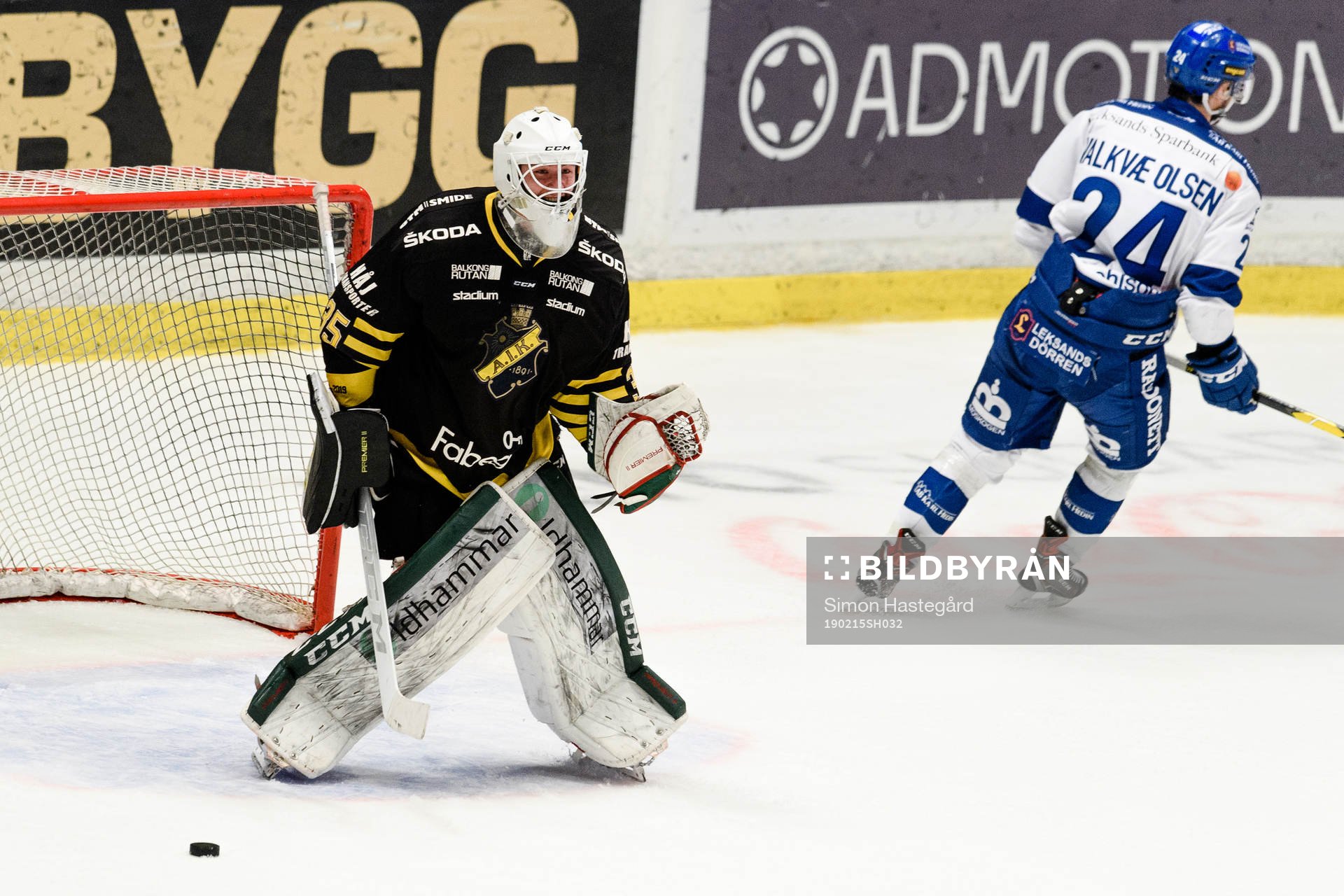 s målvakt Robin Wallin jublar