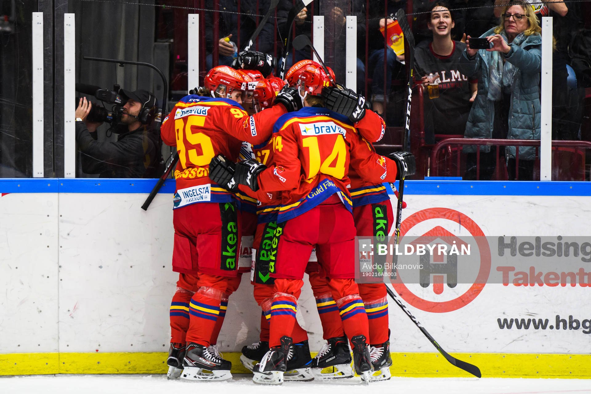 Malmö Redhawks Pontus Netterberg jublar med lagkamrater