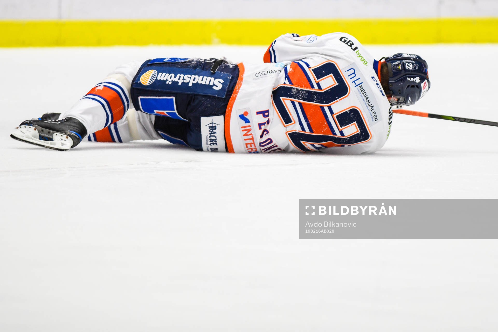 Växjös Janne Pesonen har ontunder ishockeymatchen i