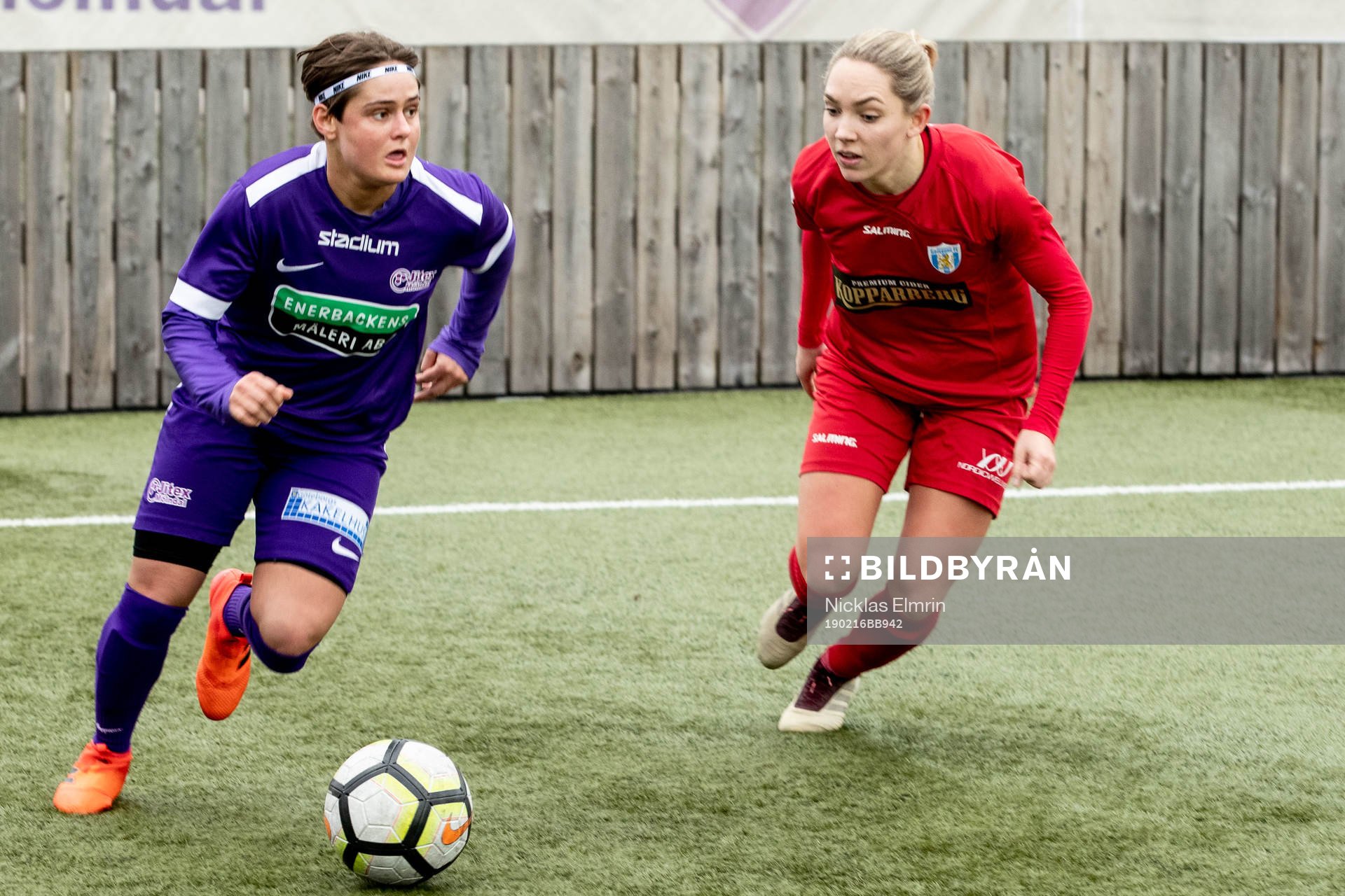  Jitex Ema Paijevic mot Göteborgs  Elin Rubensson under fotbollsmatchen i Svenska Cupen mellan Jitex och Kopparbergs/Göteborg den 16 februari 2019 i Mölndal.