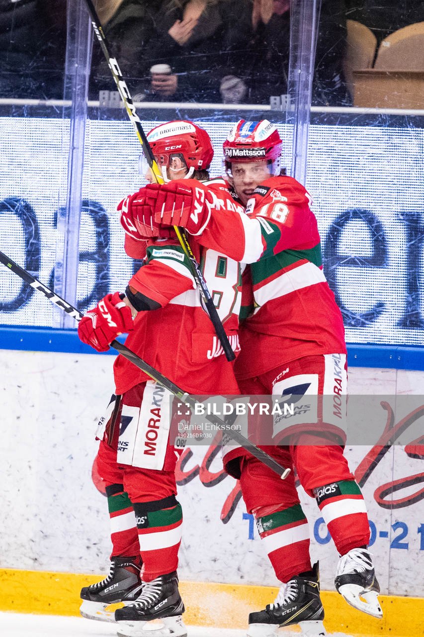 Moras Emil Aronsson jublar