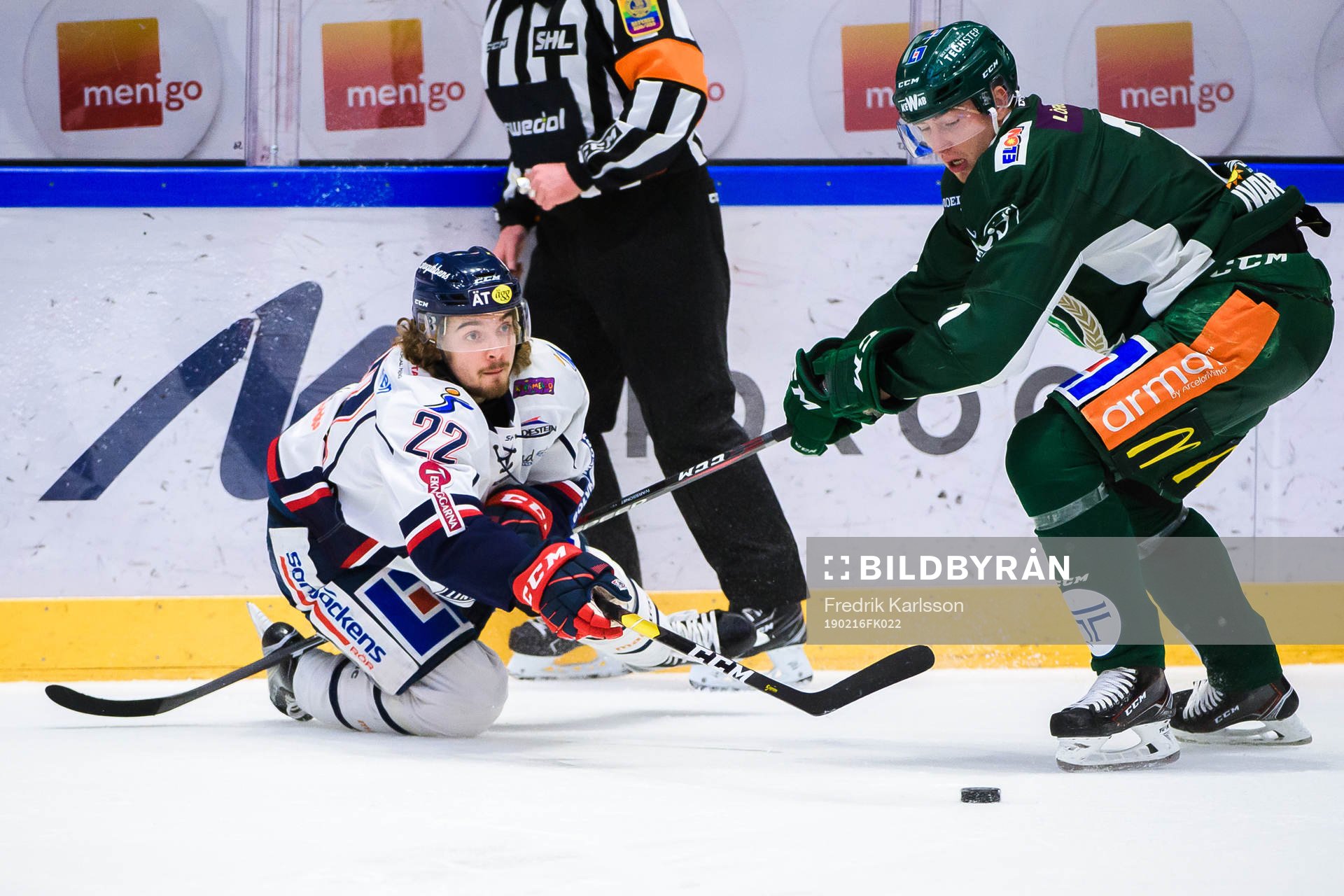 Linköpings Adam Brodecki och Färjestads Johan Ivarsson