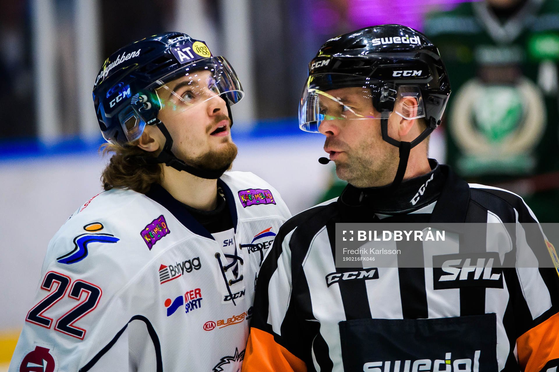 Linköpings Adam Brodecki och Domare Patrik Sjöberg
