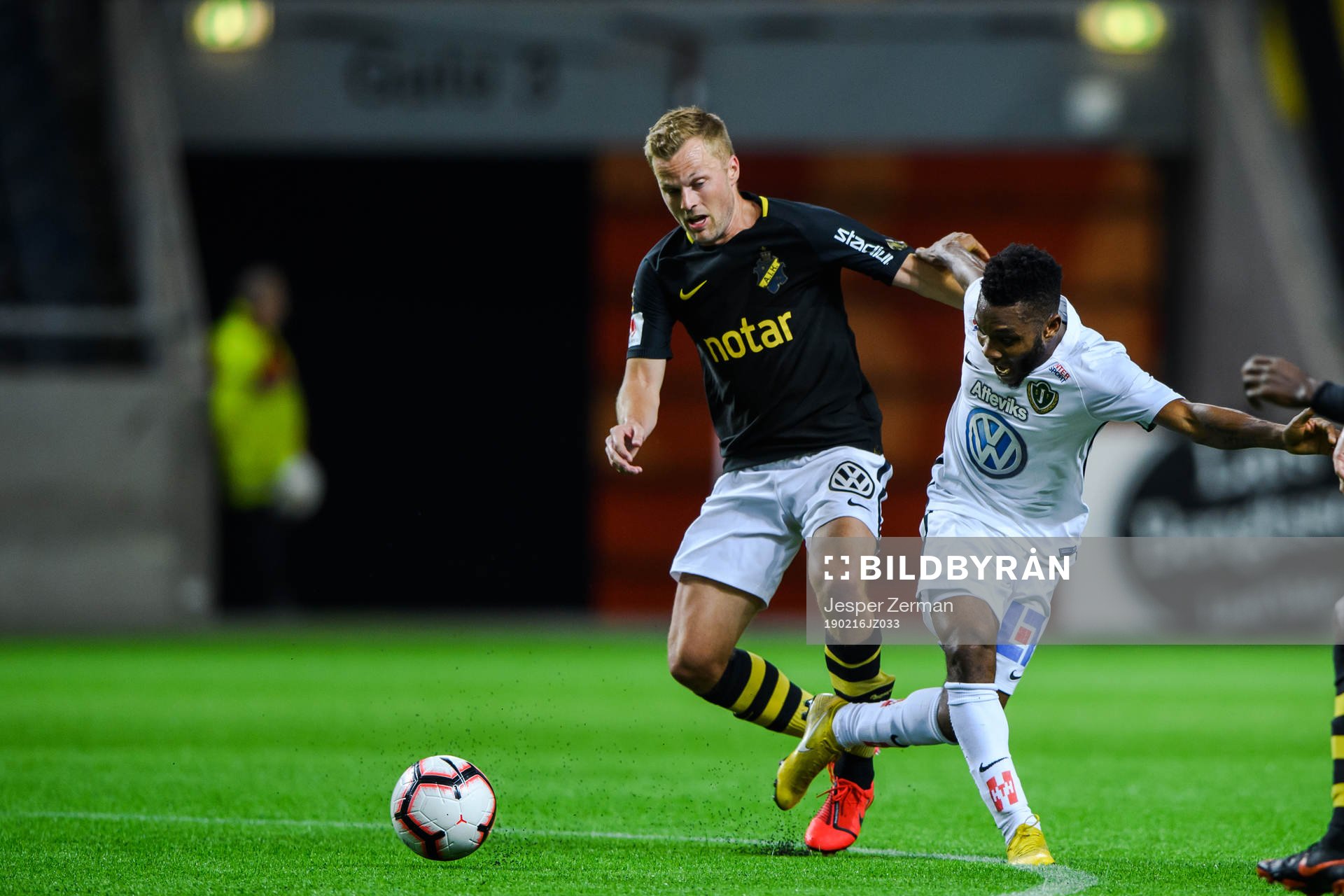 s Sebastian Larsson och Jönköpings Enock Kwakwa