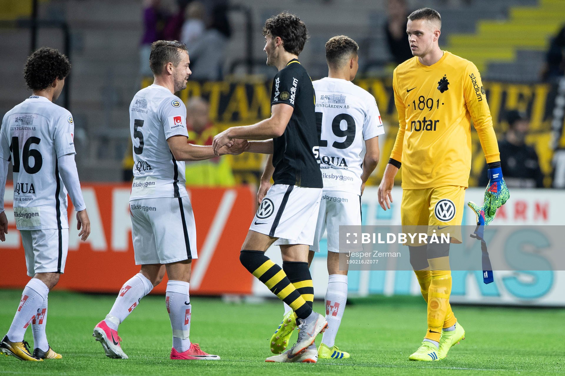 s Daniel Granli tackar varandra