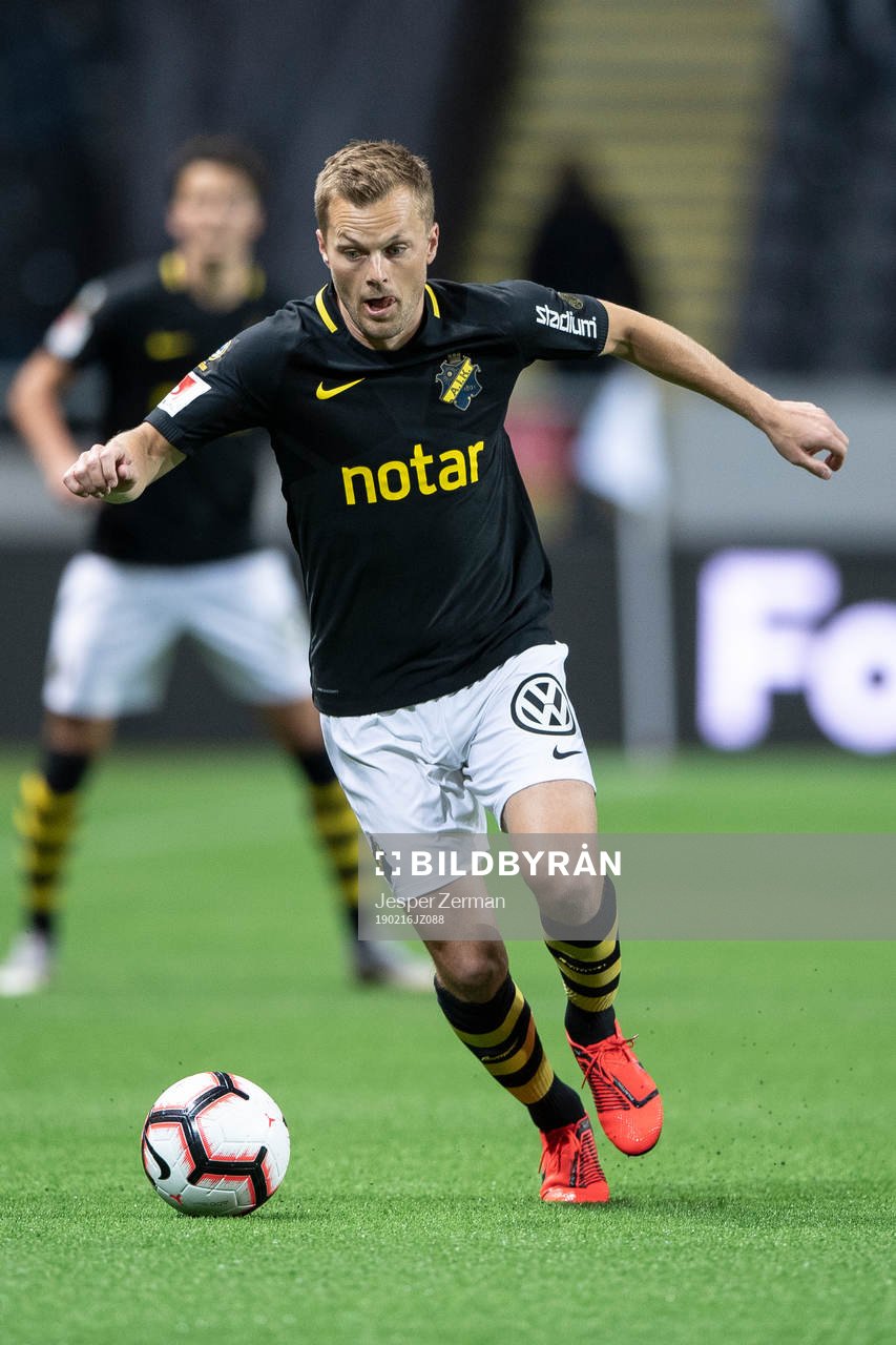 s Sebastian Larsson