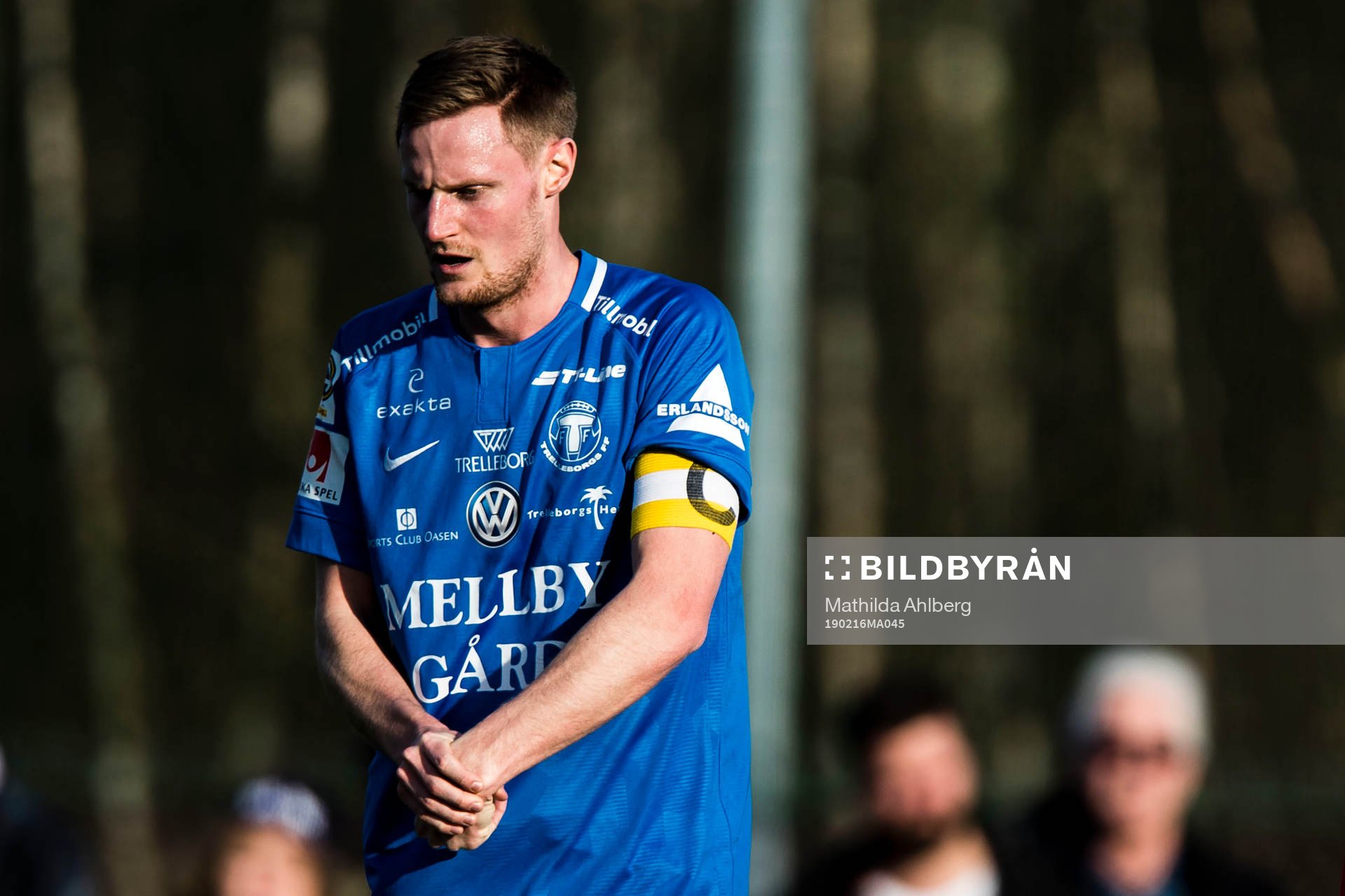 Trelleborgs Anton Tideman håller sig för handen