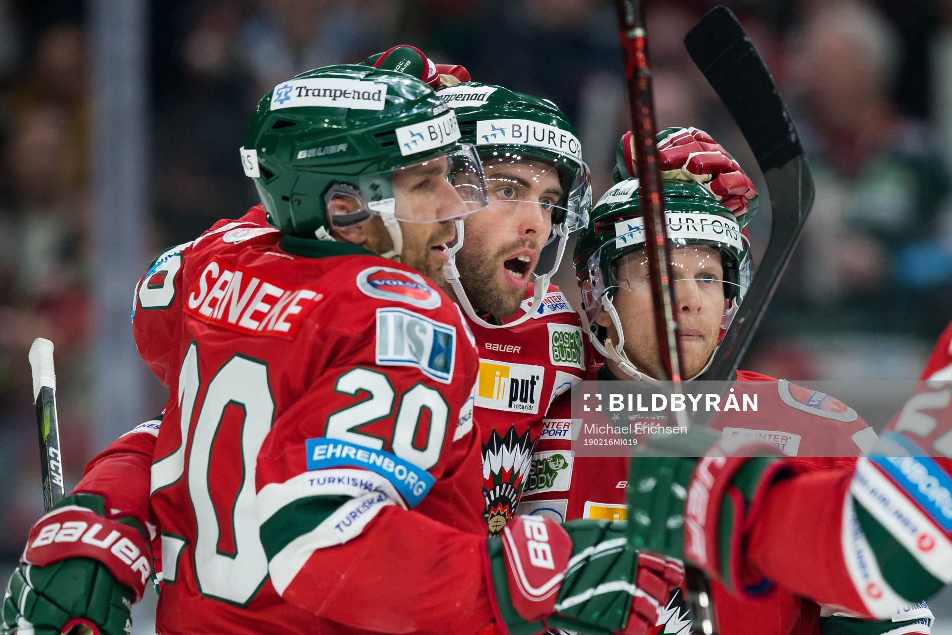 Frölundas Brandon Gormley jublar ihop med Joel Lundqvist