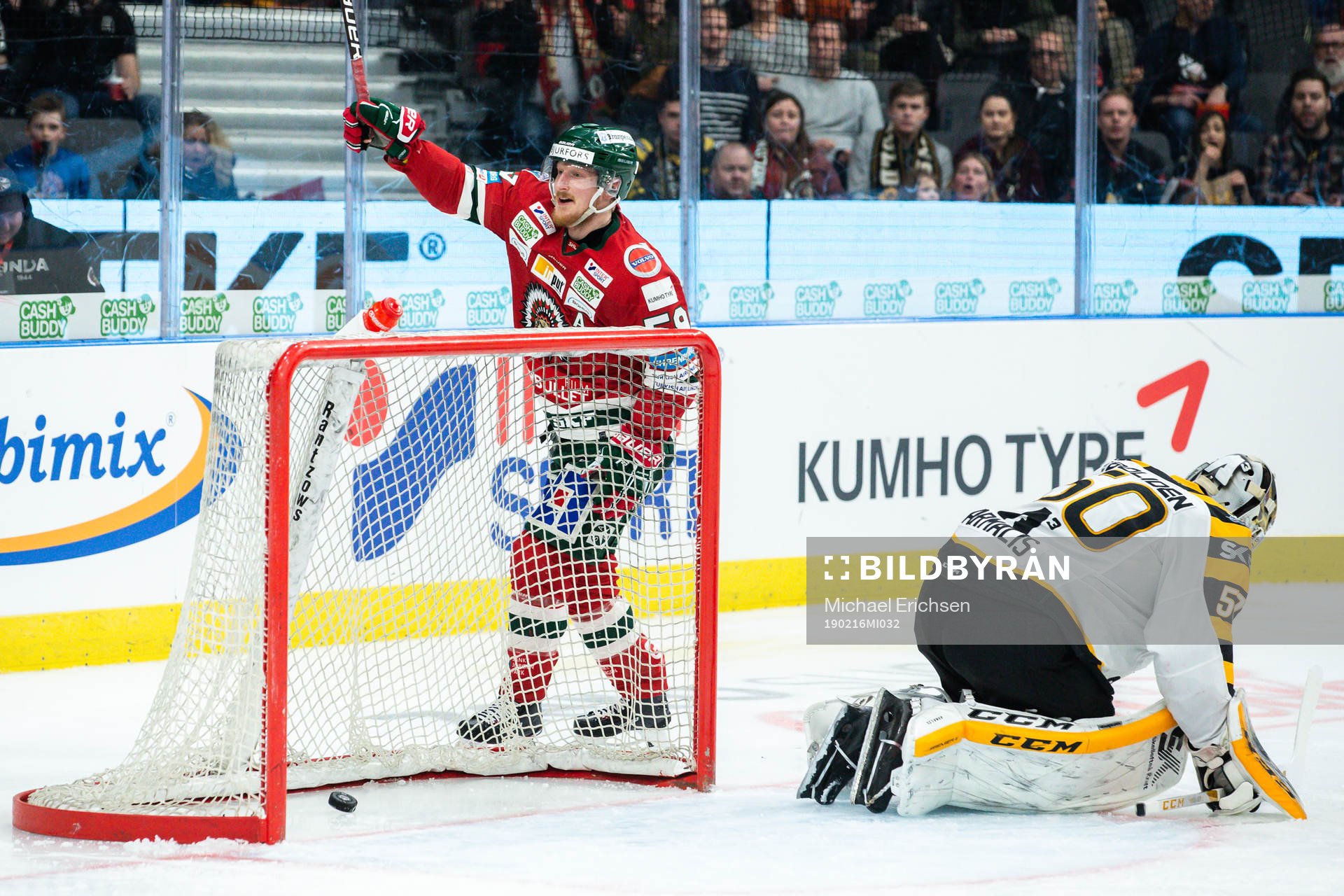 Frölundas Simon Hjalmarsson jublar