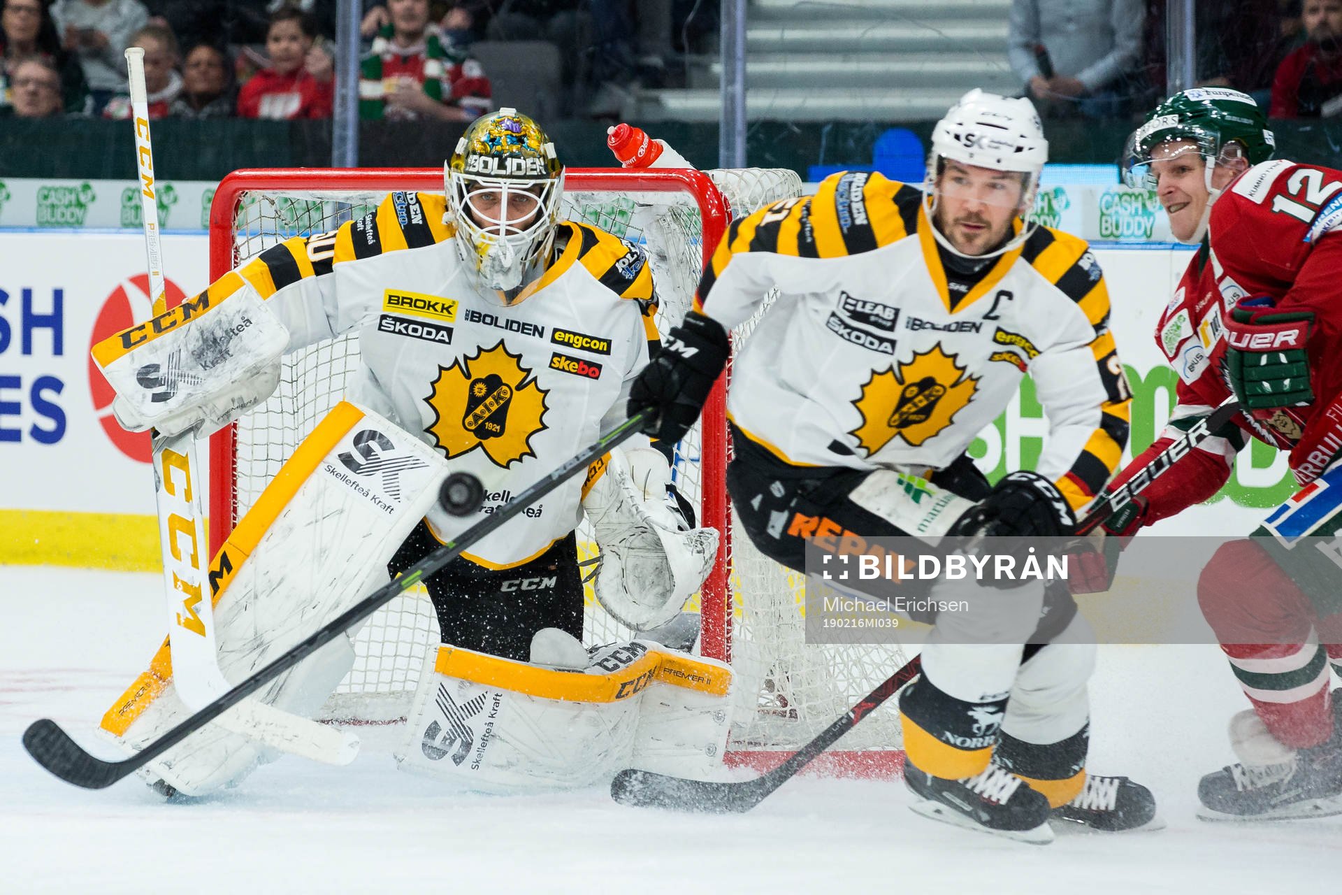 Skellefteås målvakt Mantas Armalis och Jimmie Ericsson
