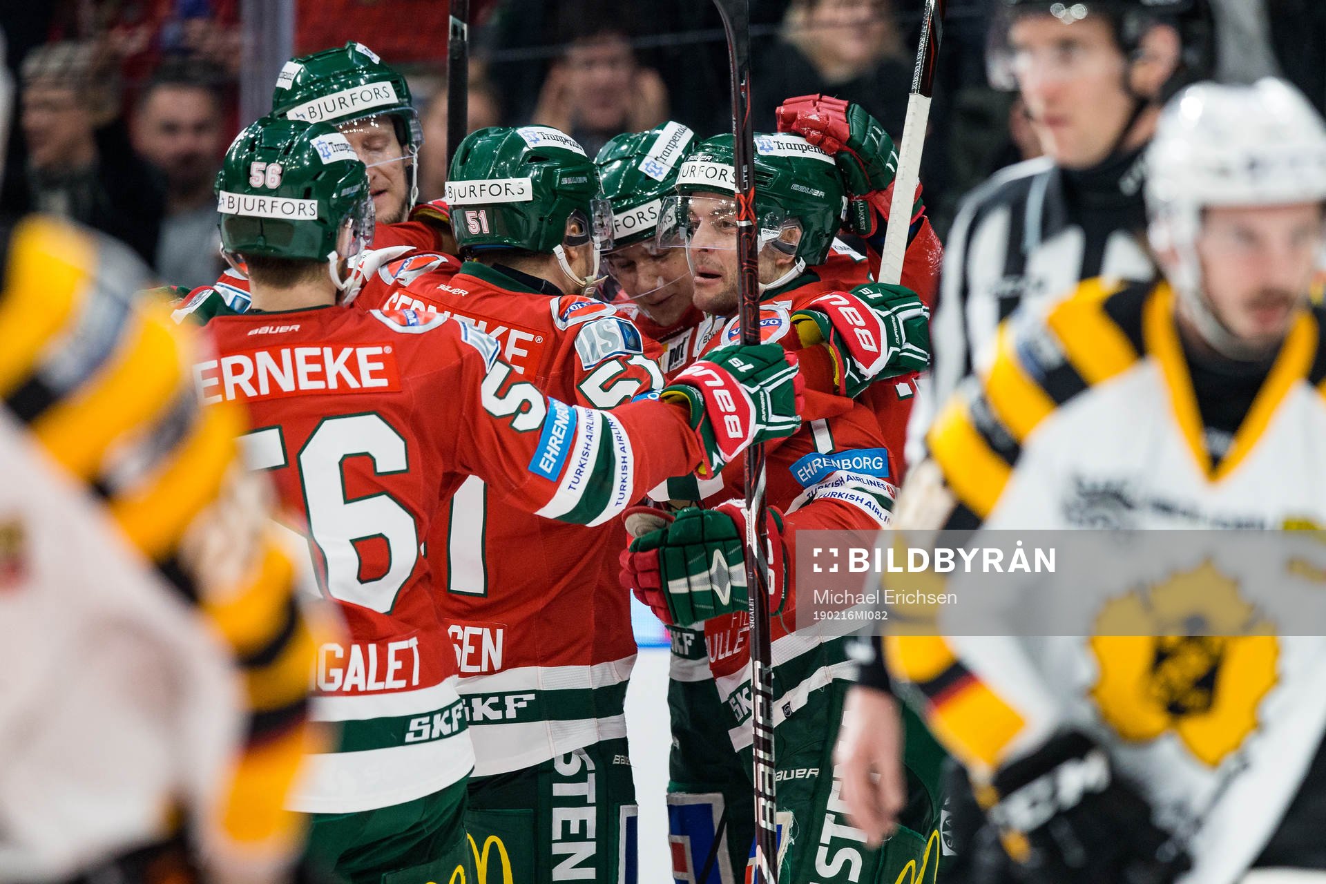 Frölundas Linus Nässén jublar med lagkamrater