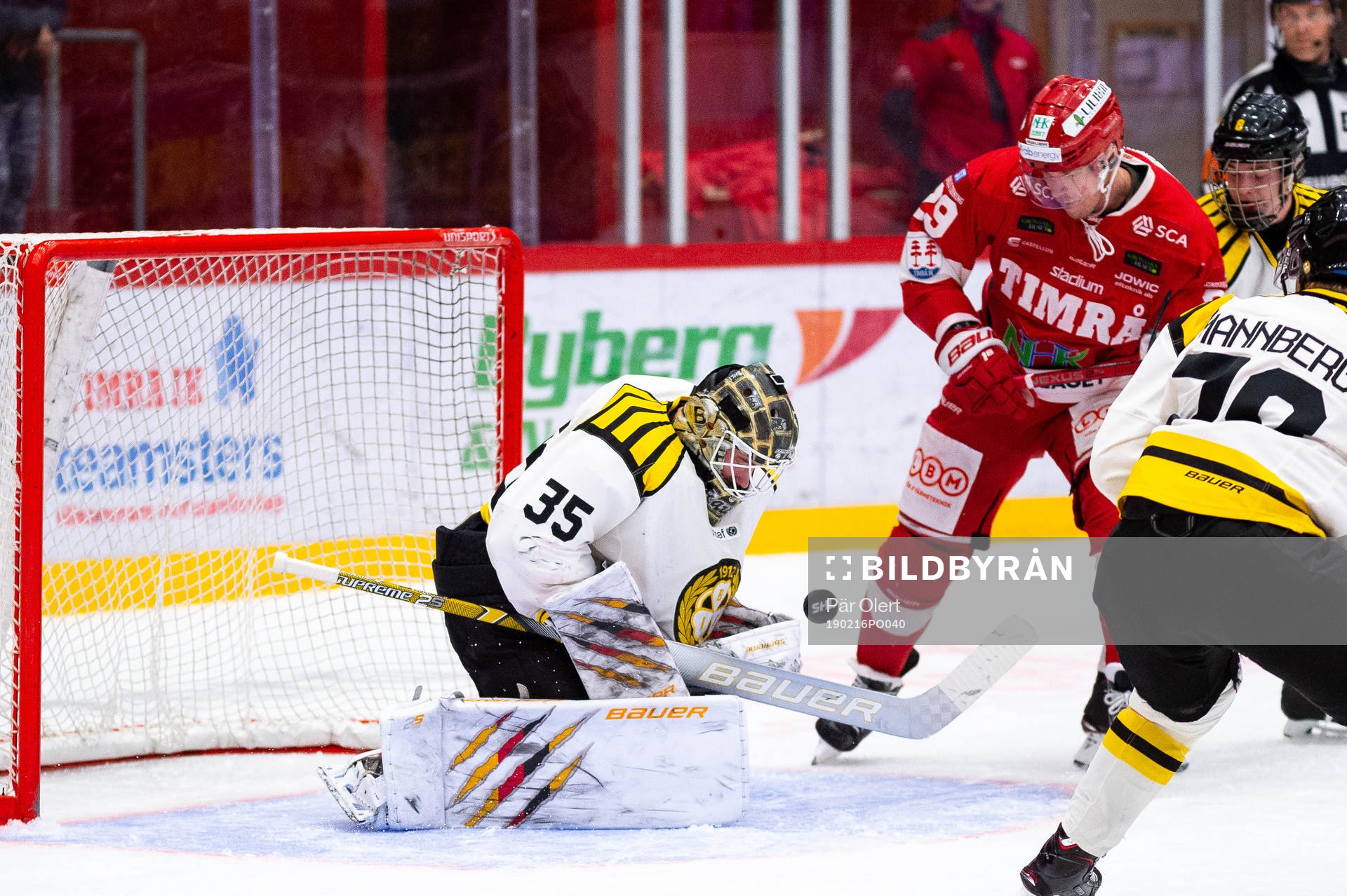 Brynäs målvakt David Rautio och Timrås Morten Madsen