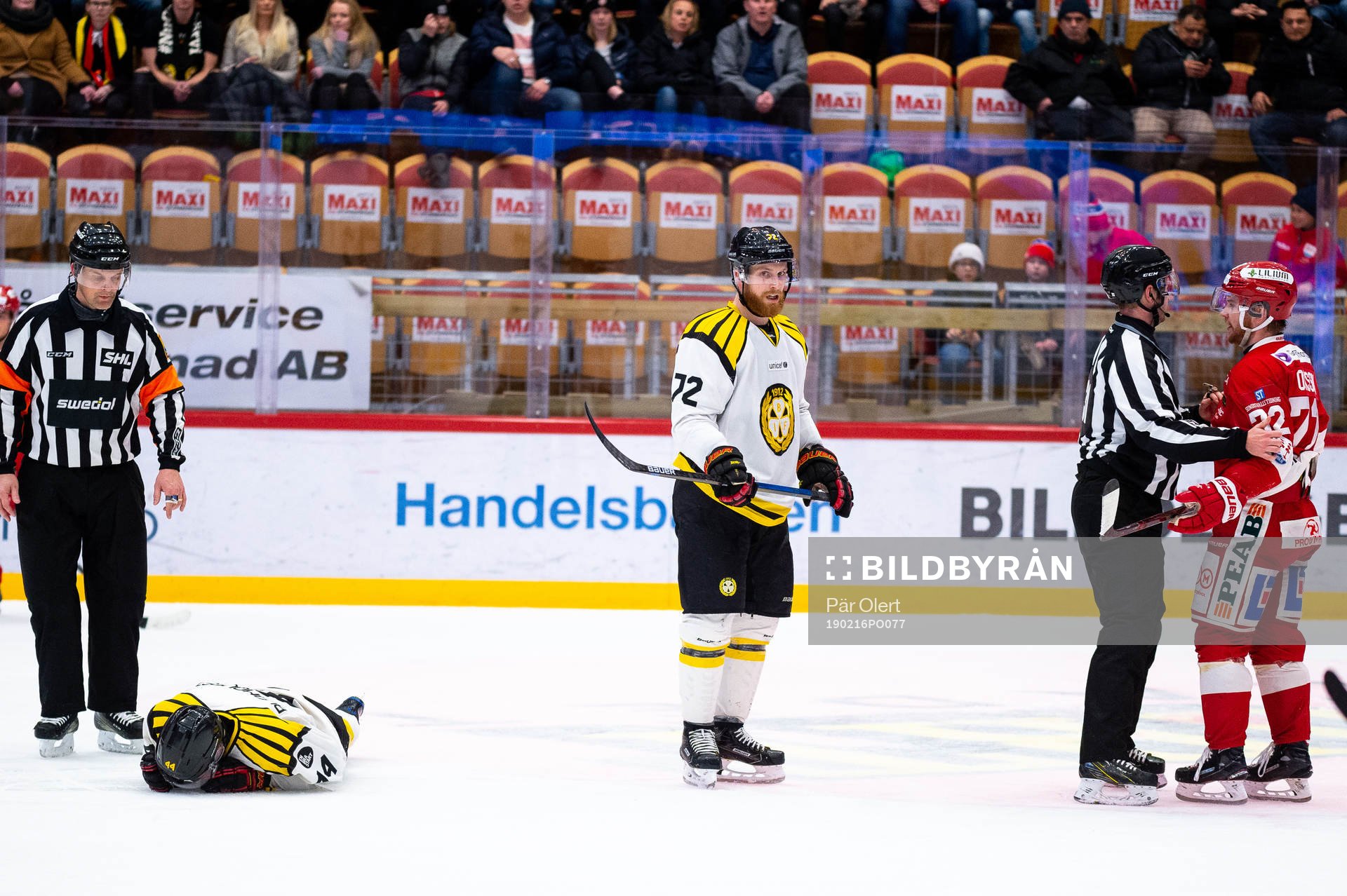 Brynäs Jacob Blomqvist ligger på isen