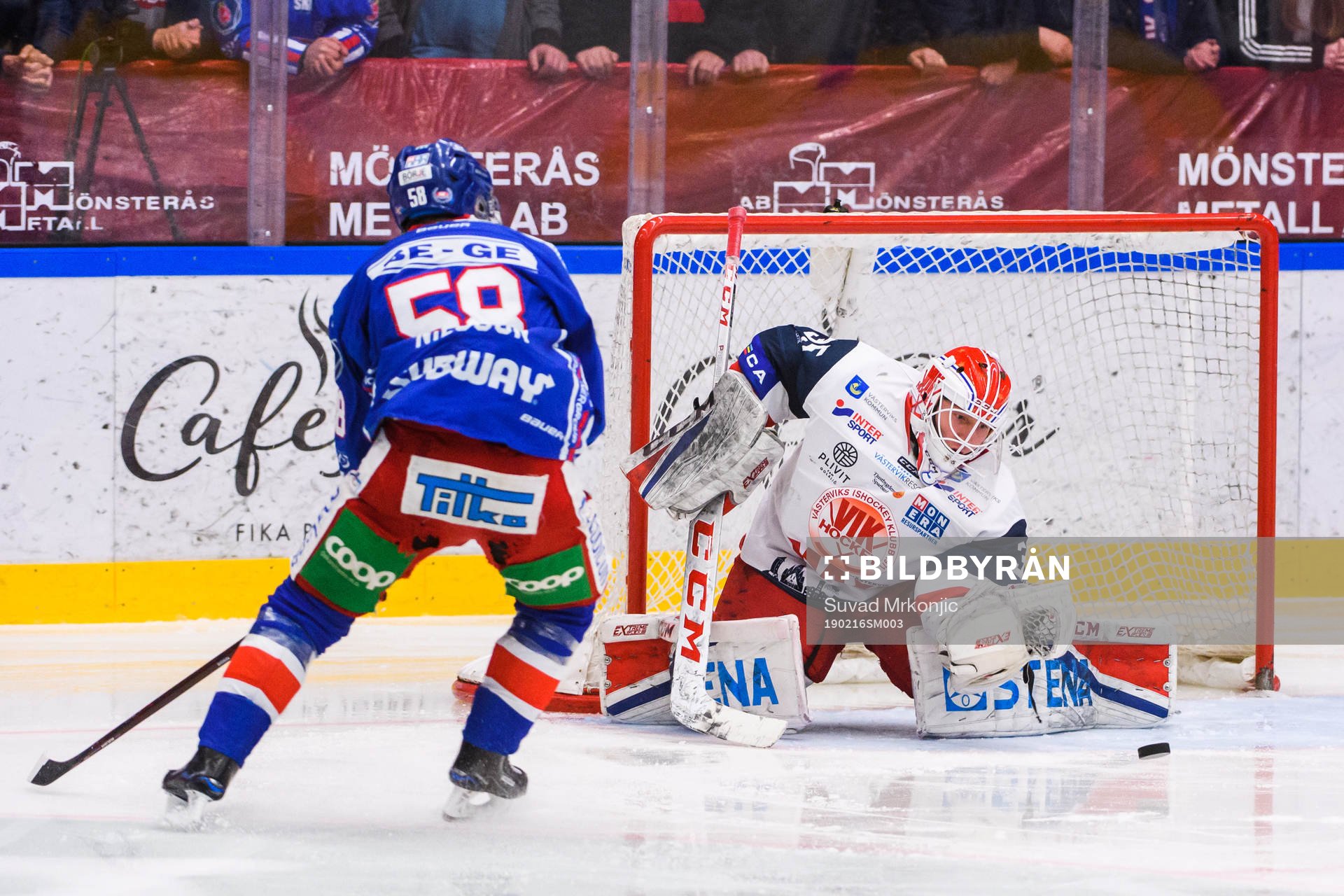 Västerviks målvakt Emil Kruse och Oskarshamns Oskar
