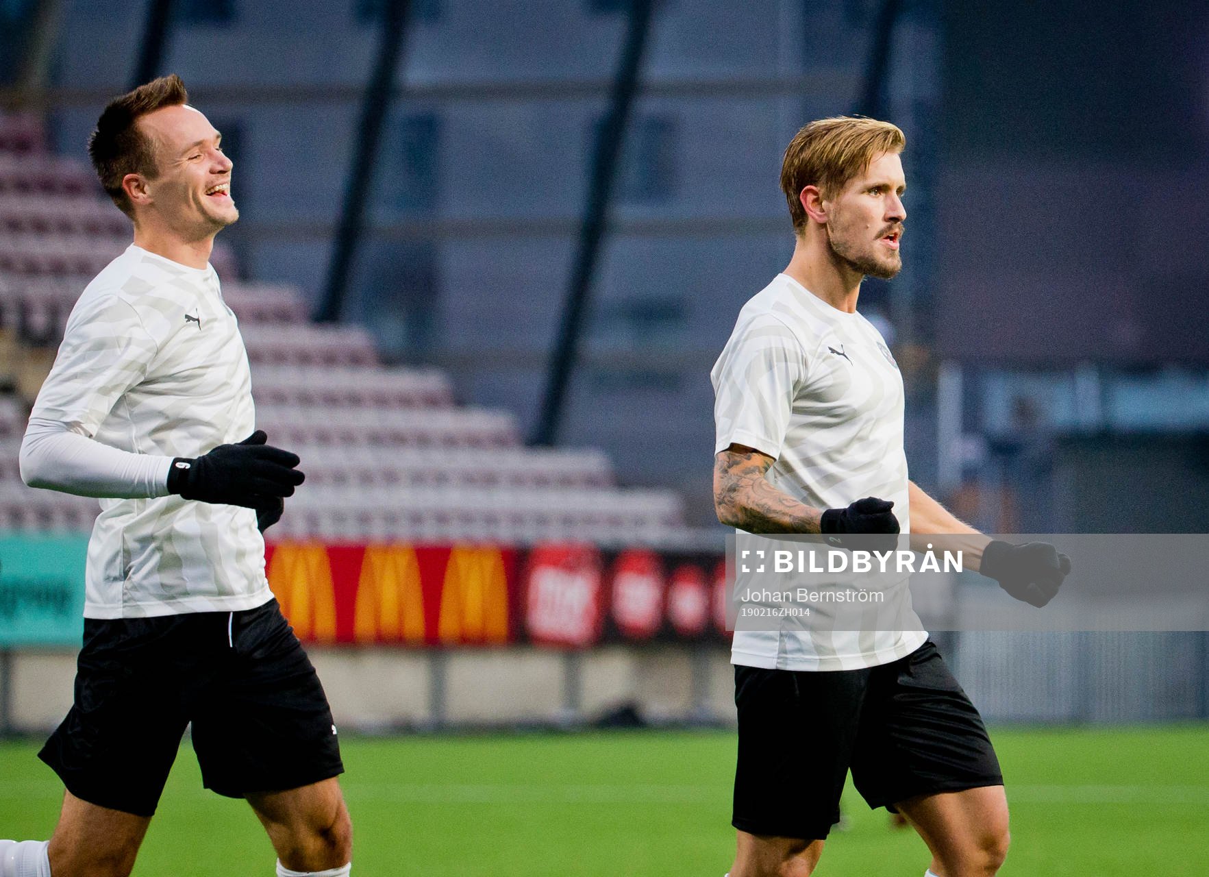 Örebros Daniel Björnkvist gör 1-0 och jublar med Viktor