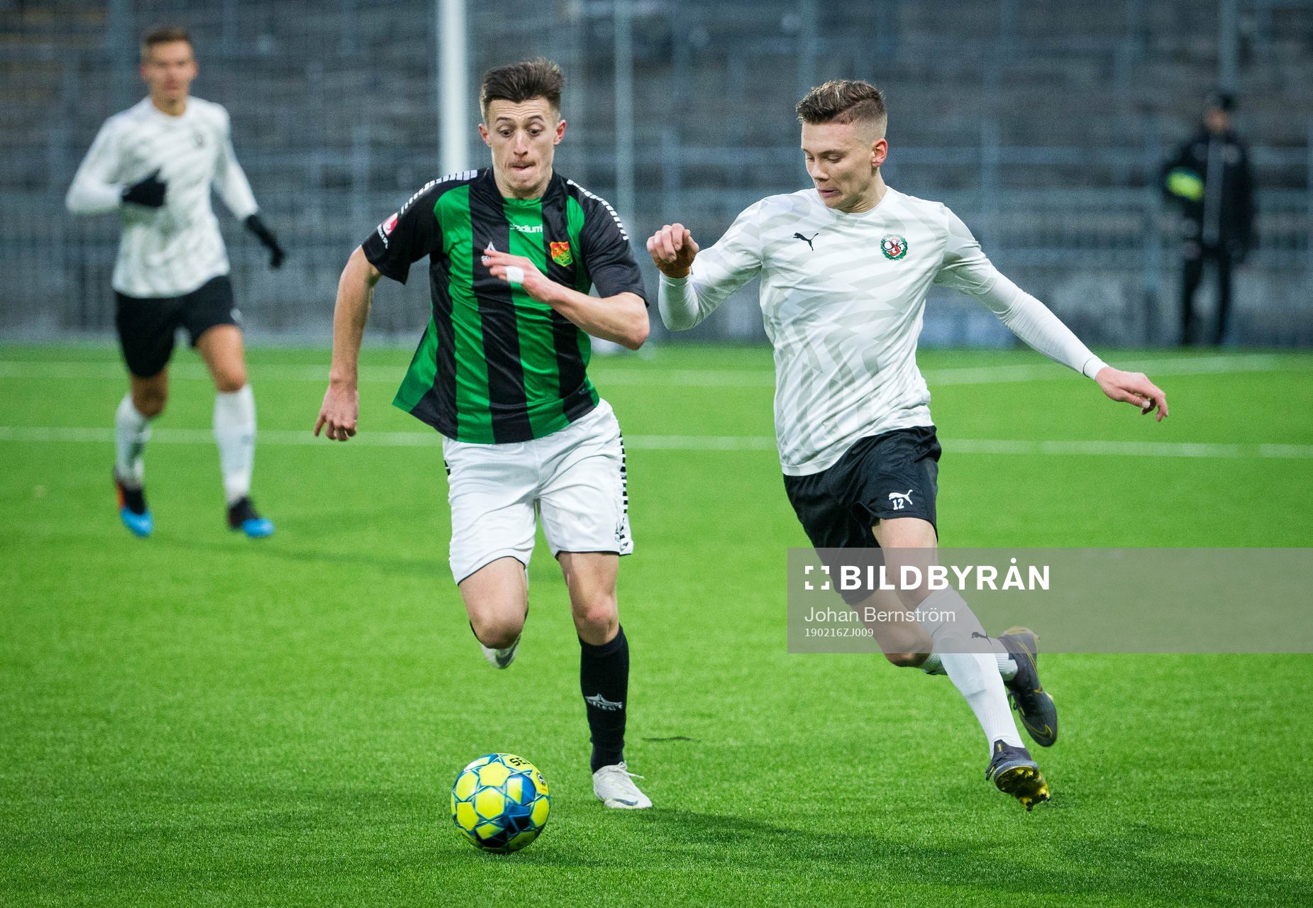 GAIS Leonard Pllana och Örebros Jake Larsson