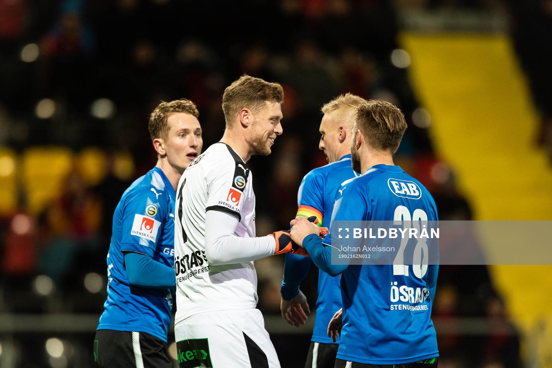 Halmstads Andreas Bengtsson, Peter Larsson och Jesper Westerberg klappar om målvakt Malkolm Nilsson under fotbollsmatchen i Svenska Cupen mellan Östersund och Halmstad den 16 Februari i Östersund.