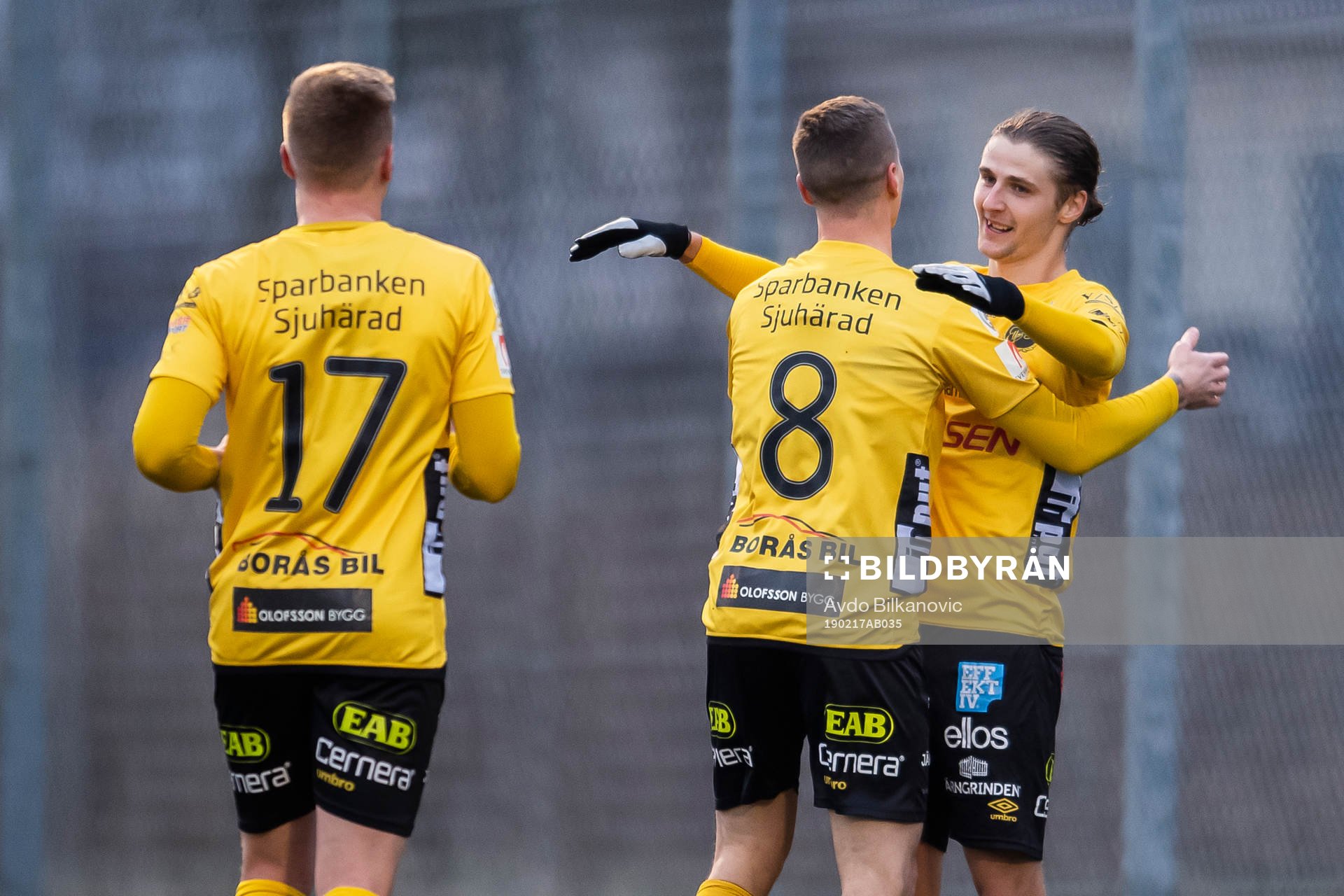 Elfsborgs Pawel Cibicki,och Samuel Holmén jublar under fotbollsmatchen i Svenska Cupen mellan Hässleholm och Elfsborg den 17 februari 2019 i Hässleholm.