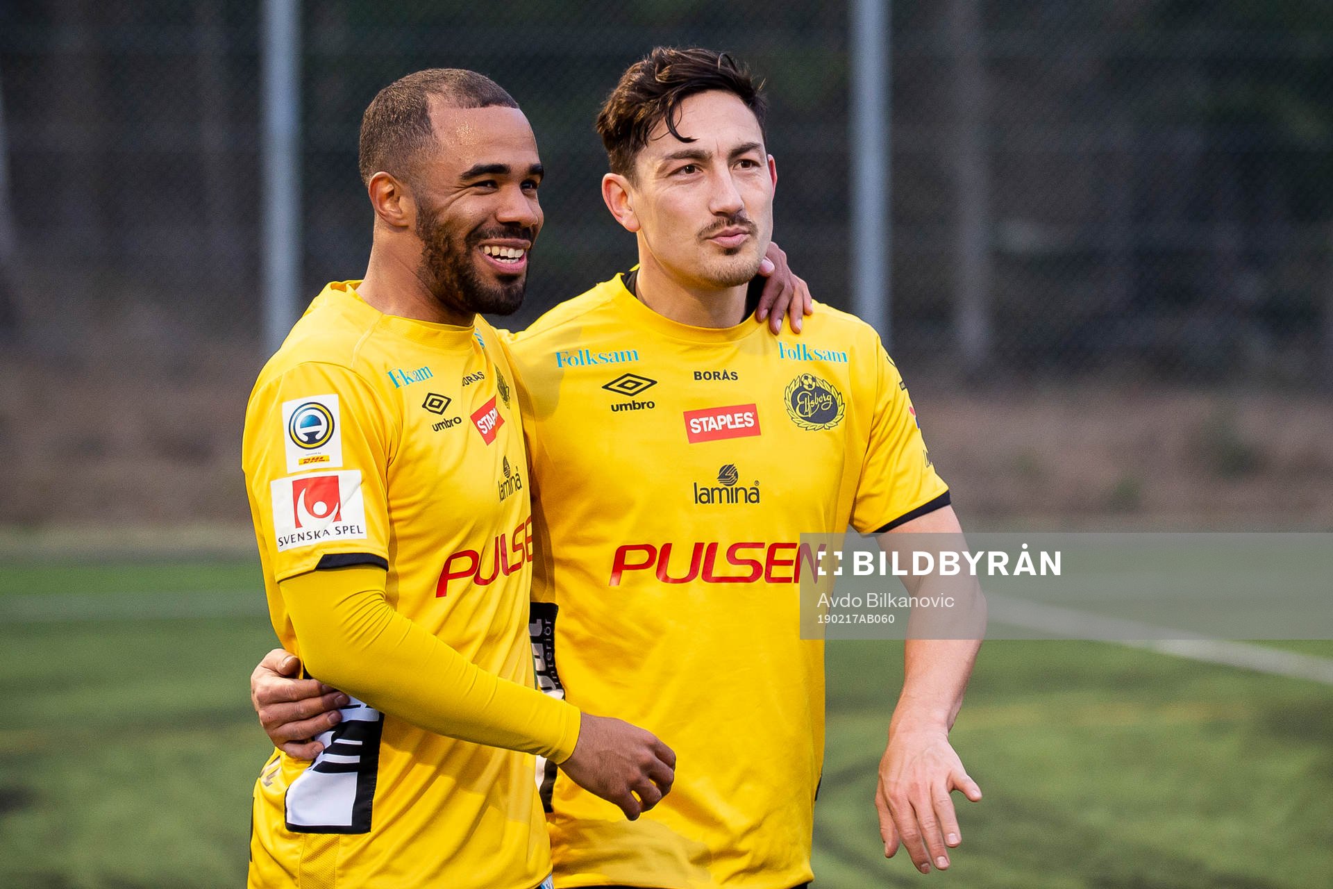Elfsborgs Alex Dyer och Stefan Ishizaki efter slutsignalen under fotbollsmatchen i Svenska Cupen mellan Hässleholm och Elfsborg den 17 februari 2019 i Hässleholm.