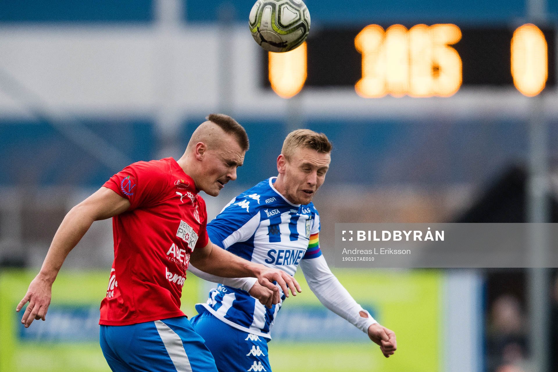 Nyköpings Pontus Nordenberg i en nickduell med IFK Göteborgs Sebastian Ohlsson under fotbollsmatchen i Svenska cupen mellan Nyköping och IFK Göteborg den 17 februari 2019 i Nyköping.